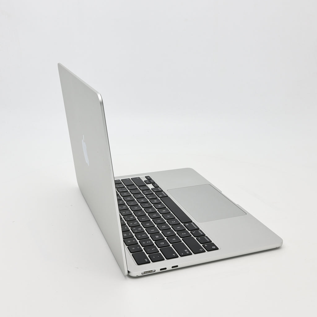 95新 Apple MacBook Air 22年 13寸 M2（8+8核） 8G RAM 256G SSD 銀色