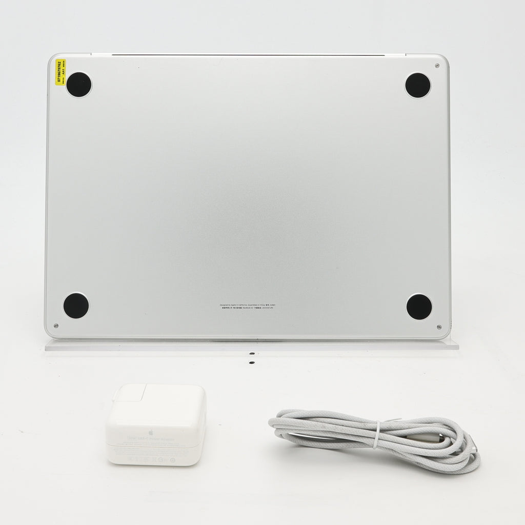95新 Apple MacBook Air 22年 13寸 M2（8+8核） 8G RAM 256G SSD 銀色