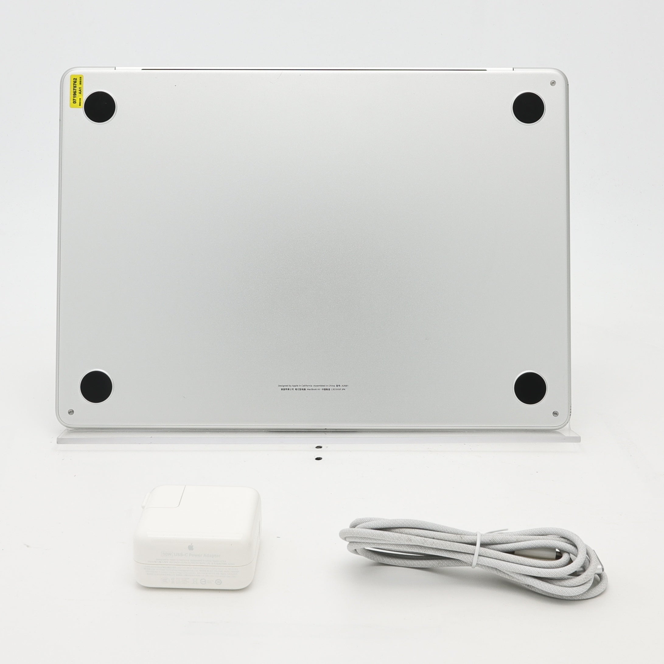95新 Apple MacBook Air 22年 13寸 M2（8+8核） 8G RAM 256G SSD 銀色