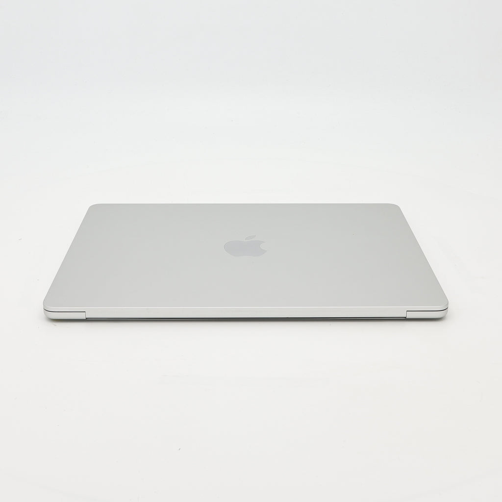 95新 Apple MacBook Air 22年 13寸 M2（8+8核） 8G RAM 256G SSD 銀色