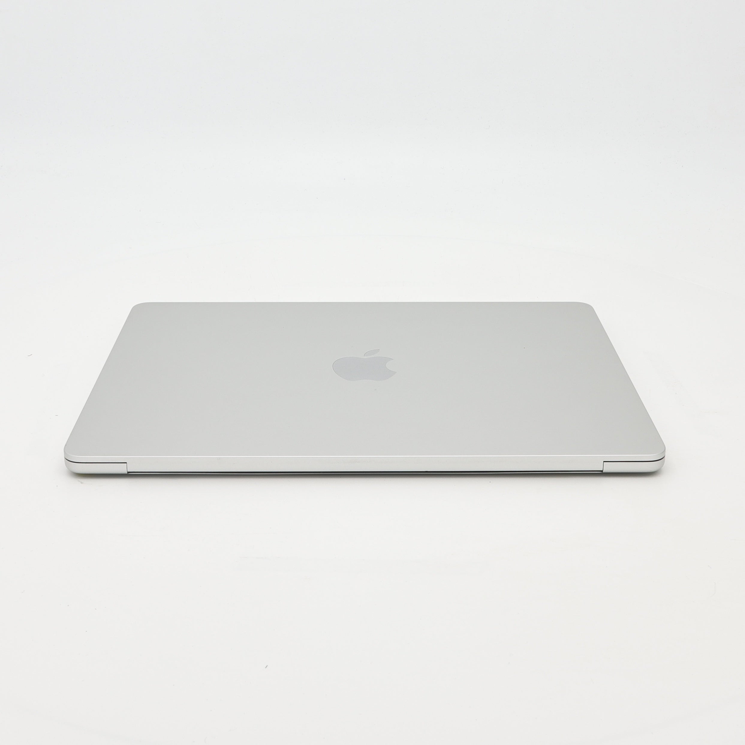 95新 Apple MacBook Air 22年 13寸 M2（8+8核） 8G RAM 256G SSD 銀色