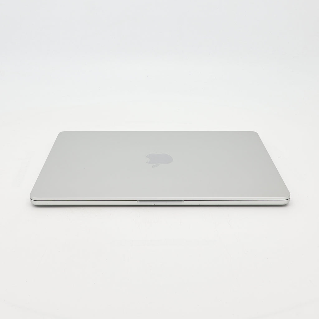 95新 Apple MacBook Air 22年 13寸 M2（8+8核） 8G RAM 256G SSD 銀色