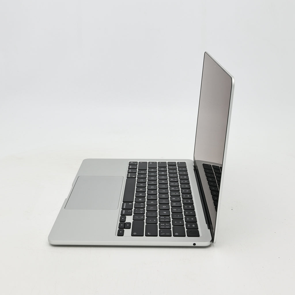 95新 Apple MacBook Air 22年 13寸 M2（8+8核） 8G RAM 256G SSD 銀色