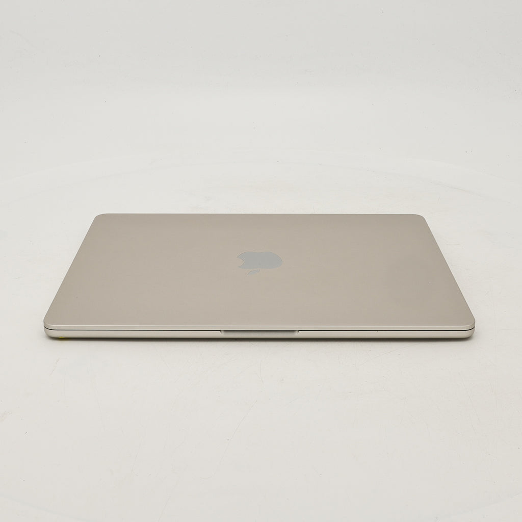 95新 Apple MacBook Air 22年 13寸 M2（8+8核） 8G RAM 256G SSD 星光色