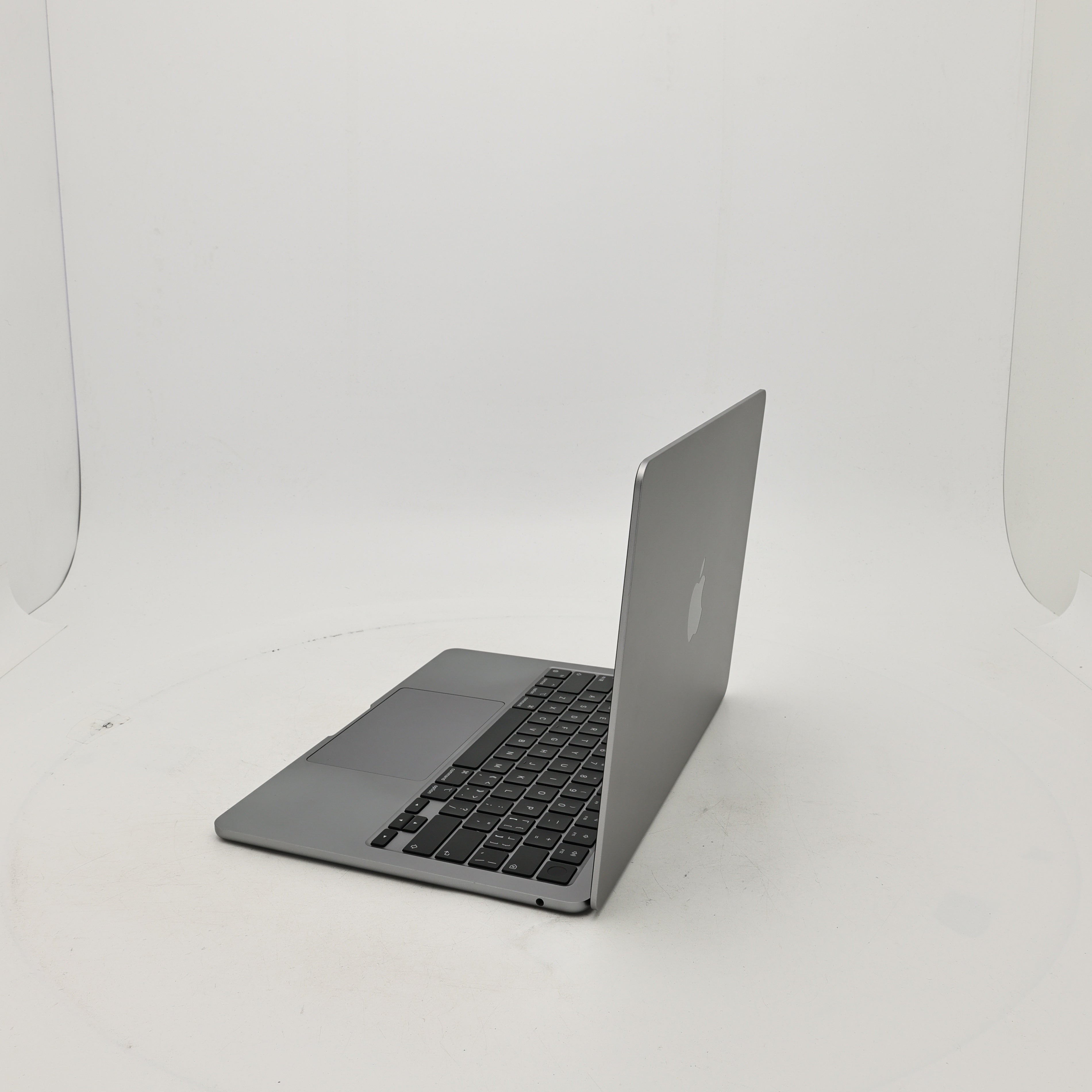95新 Apple MacBook Air 22年 13寸 M2（8+8核） 8G RAM 512G SSD 深空灰色