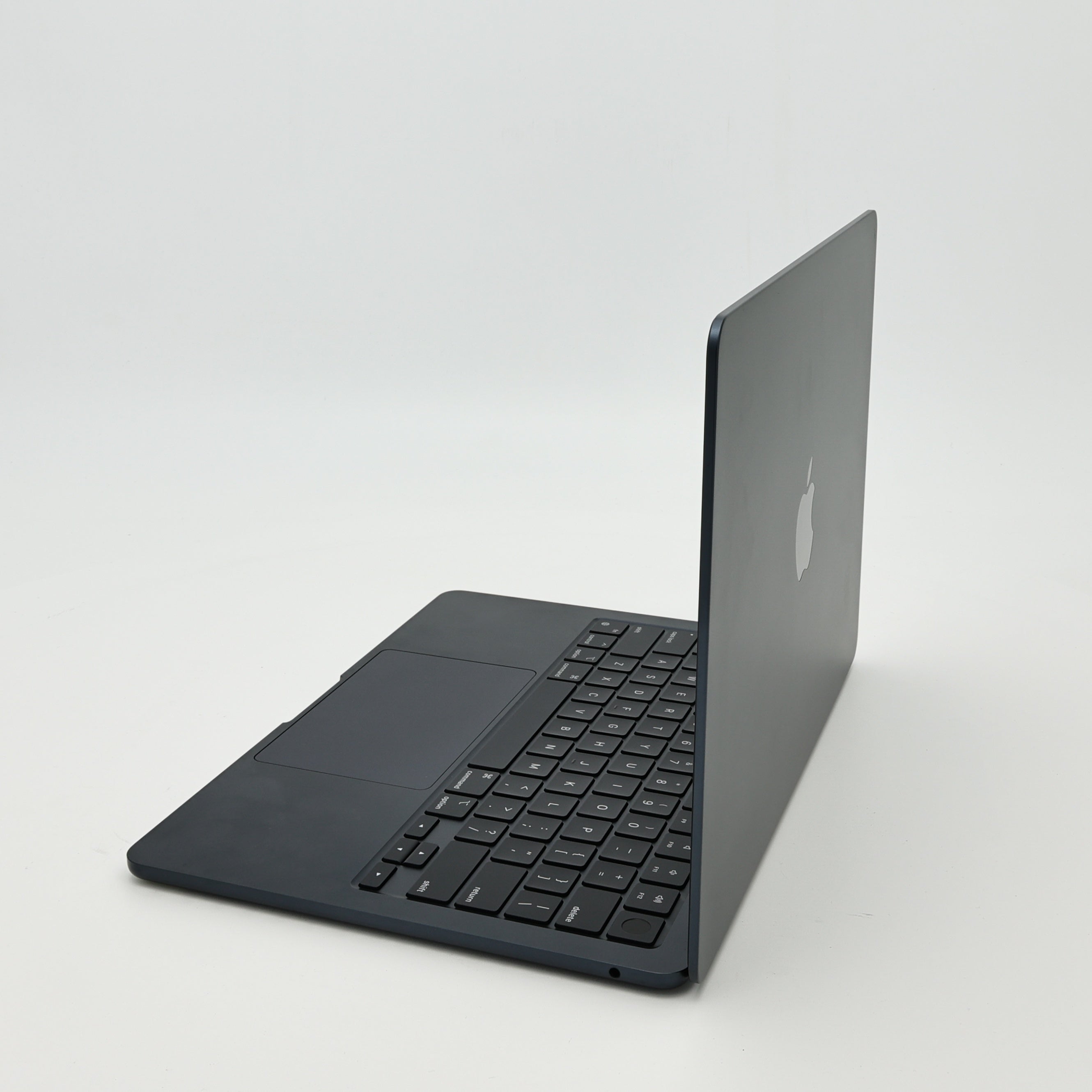 99新 Apple MacBook Air 24年 13寸 M3（8+8核） 8G RAM 256G SSD 午夜色