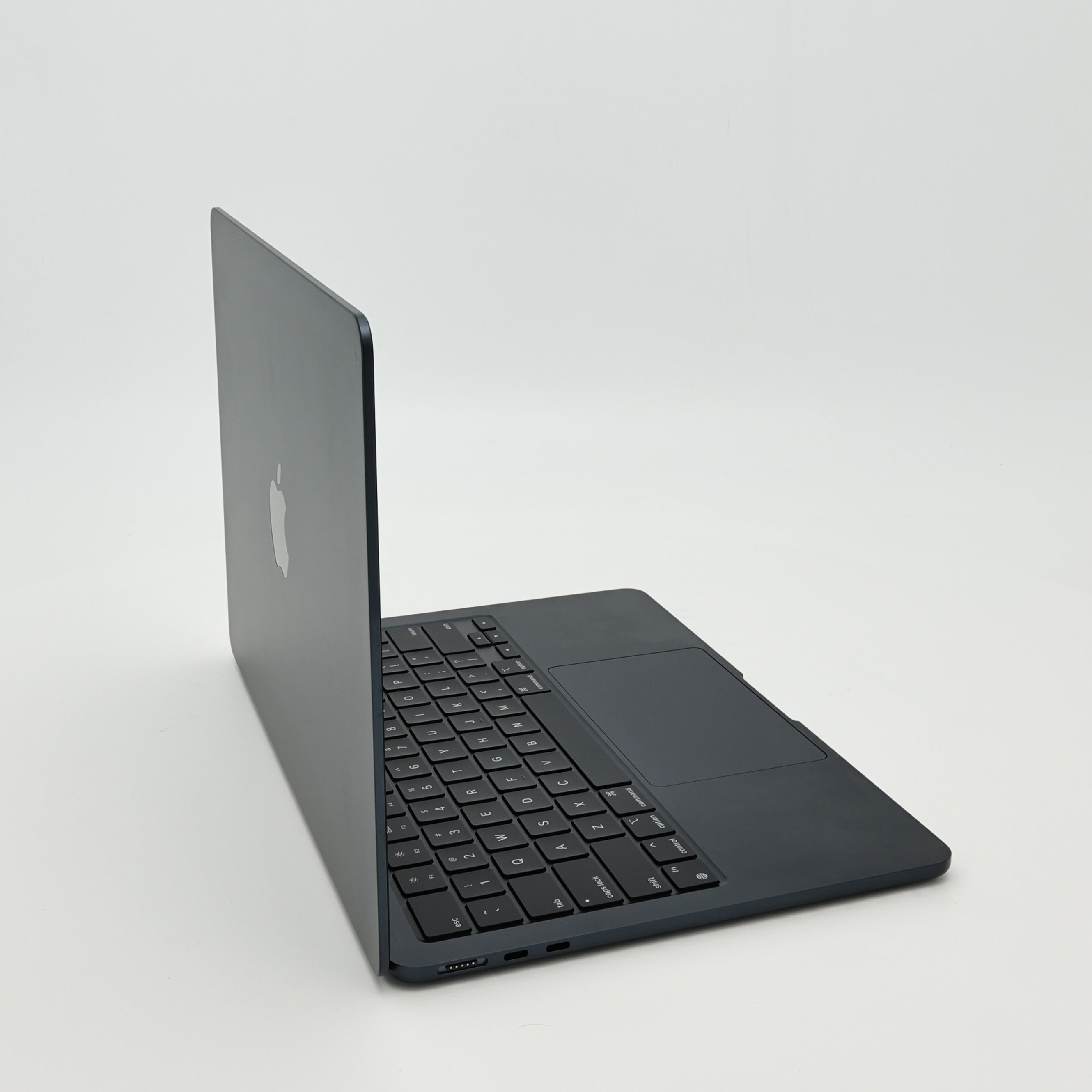 99新 Apple MacBook Air 24年 13寸 M3（8+8核） 8G RAM 256G SSD 午夜色