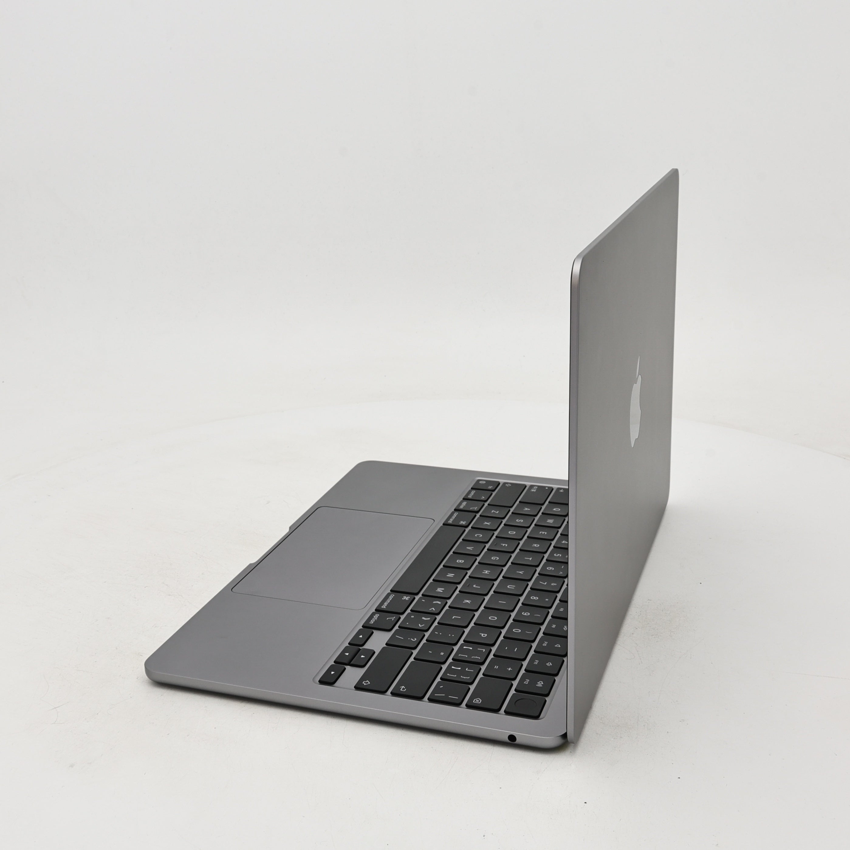 95新 Apple MacBook Air 22年 13寸 M2（8+8核） 8G RAM 256G SSD 深空灰色