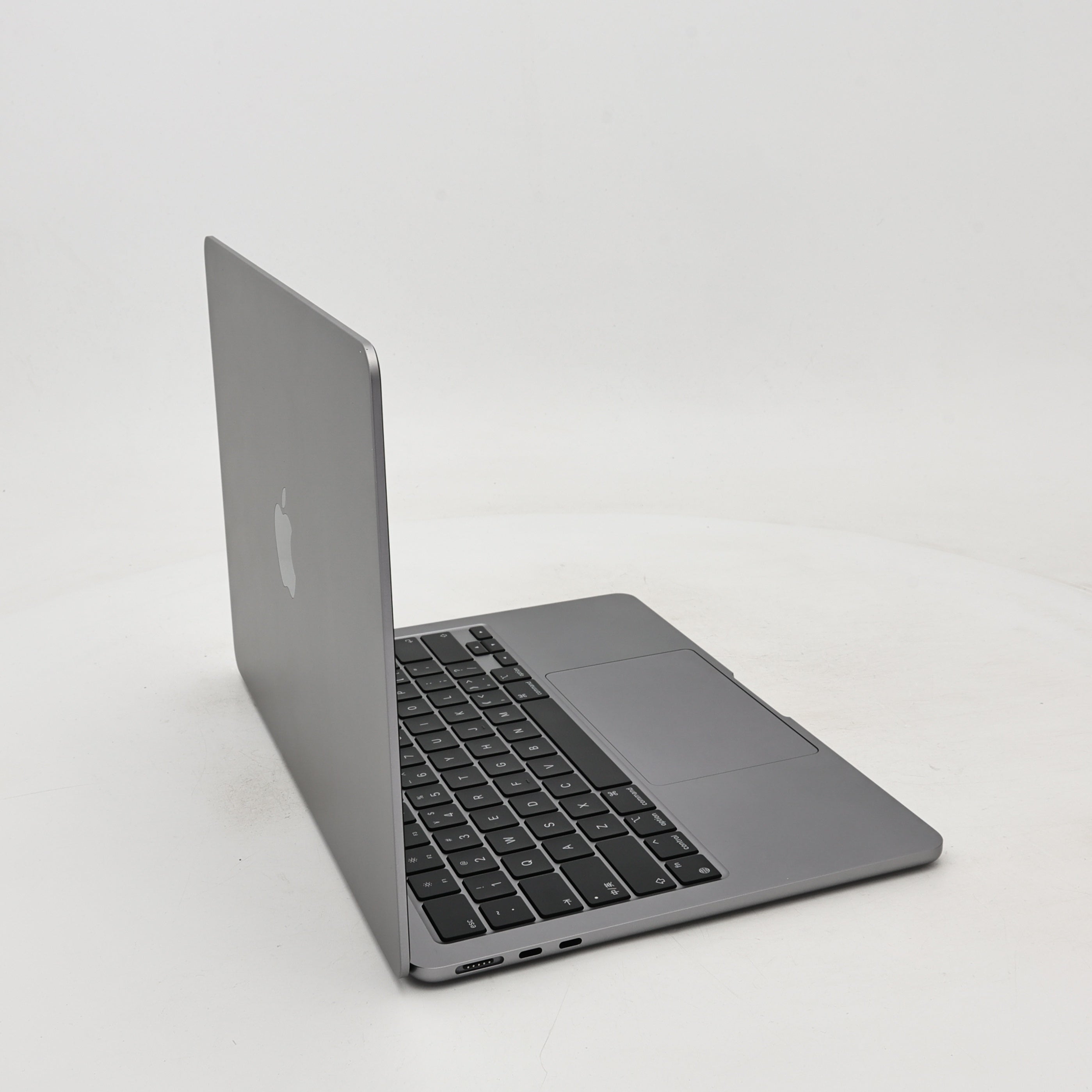 95新 Apple MacBook Air 22年 13寸 M2（8+8核） 8G RAM 256G SSD 深空灰色