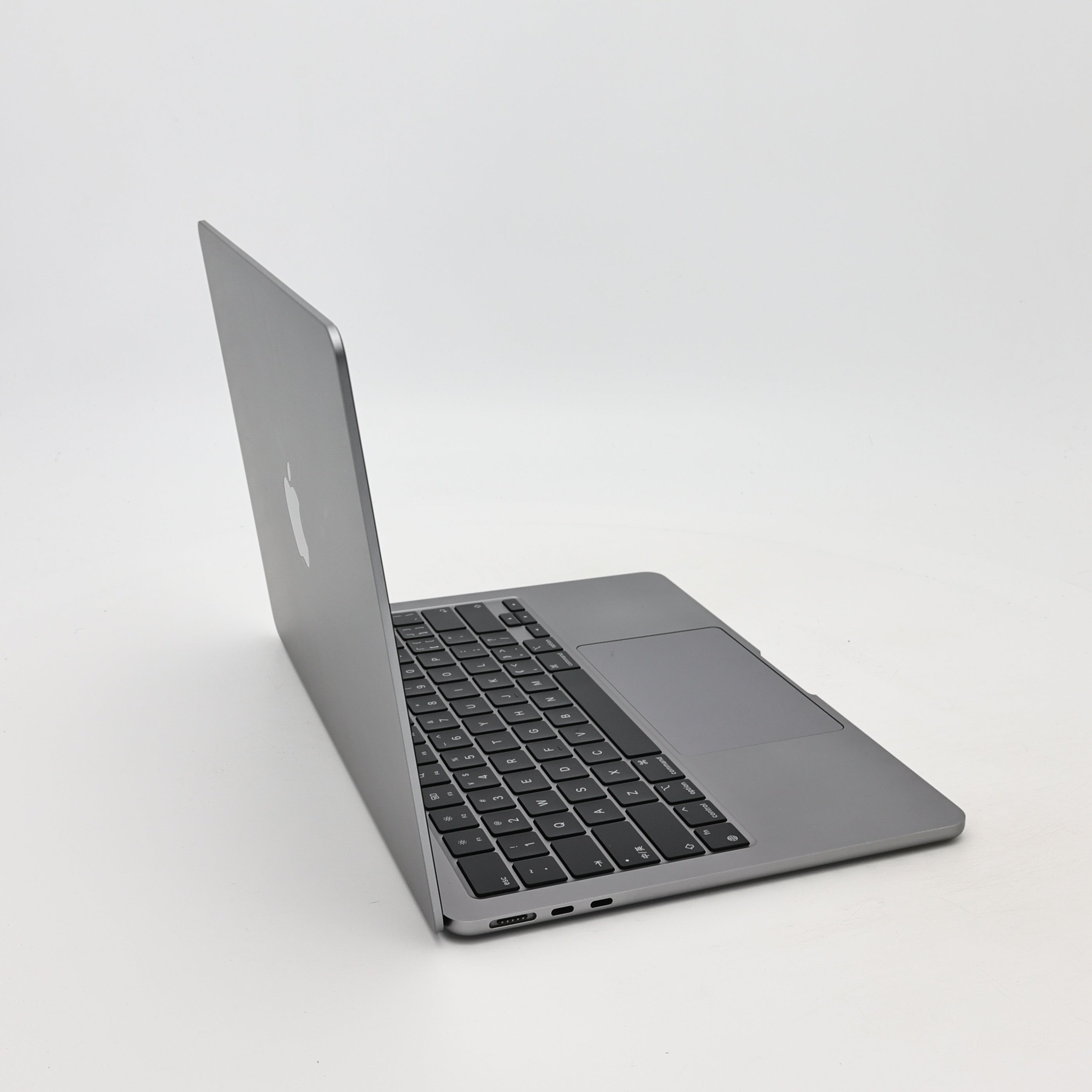 95新 Apple MacBook Air 22年 13寸 M2（8+8核） 8G RAM 256G SSD 深空灰色