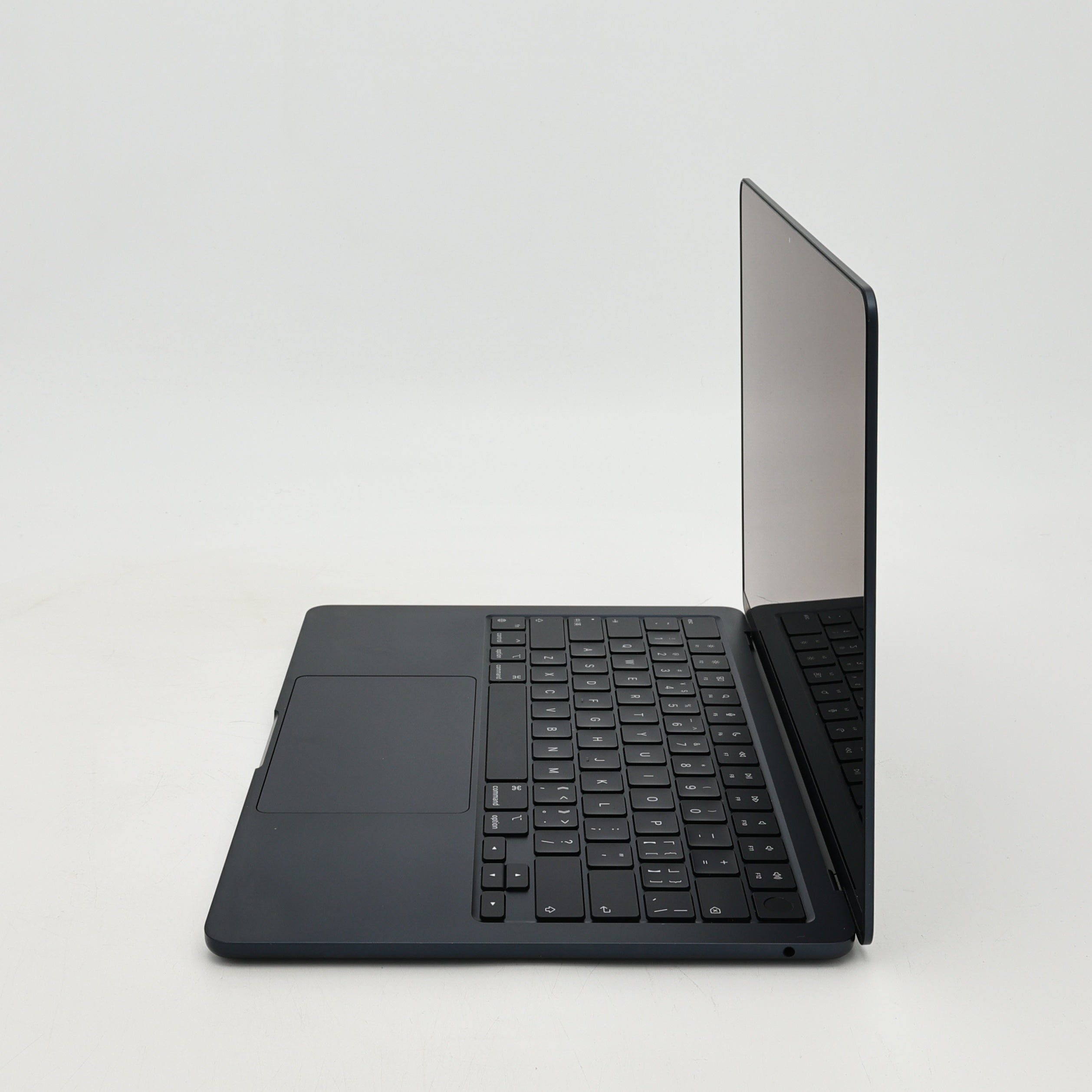 95新 Apple MacBook Air 22年 13寸 M2（8+8核） 8G RAM 256G SSD 午夜色