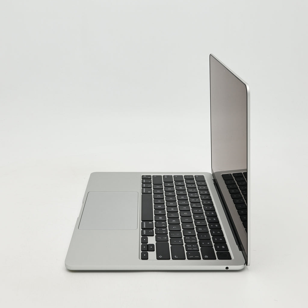 95新 Apple MacBook Air 22年 13寸 M2（8+8核） 16G RAM 256G SSD 銀色