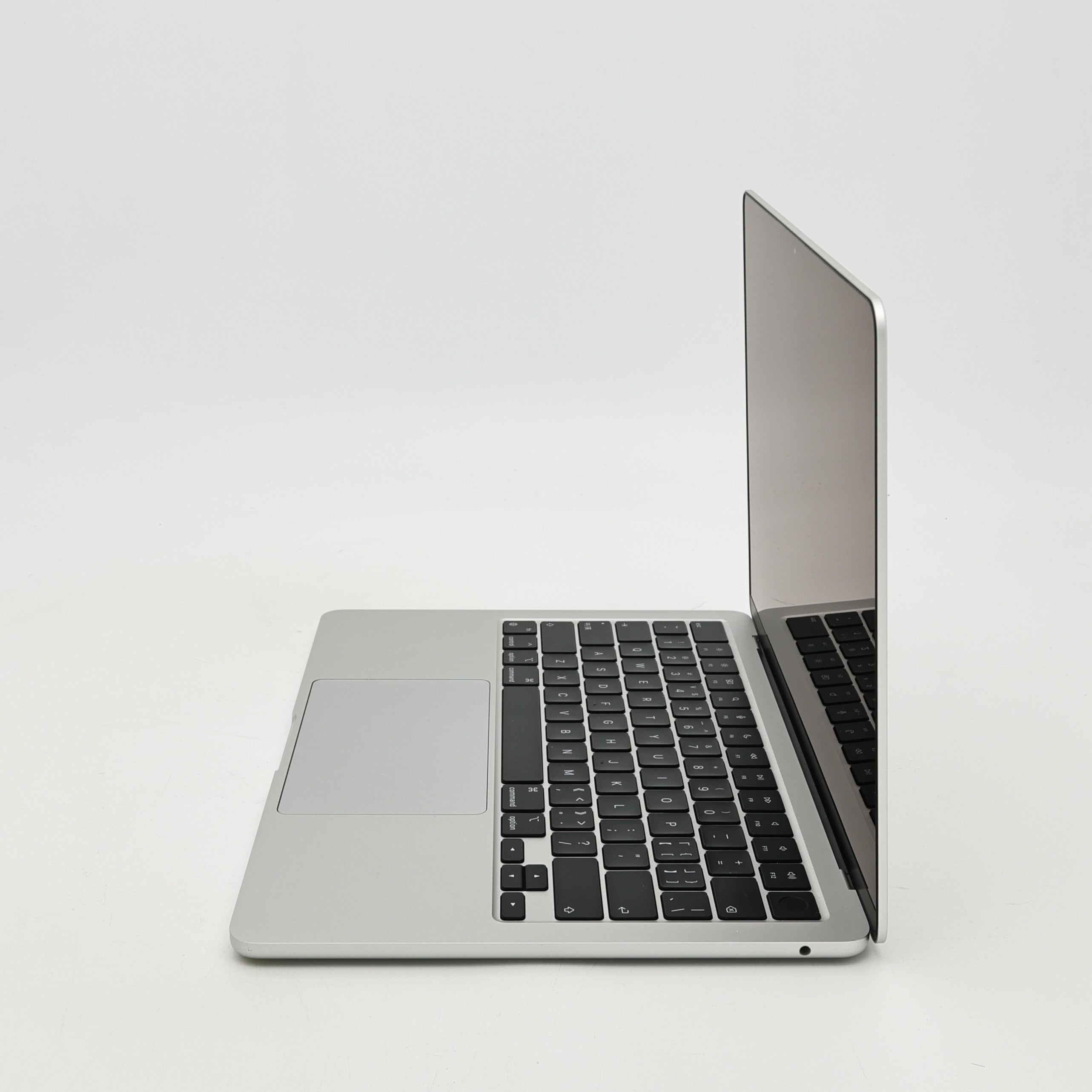 95新 Apple MacBook Air 22年 13寸 M2（8+8核） 16G RAM 256G SSD 銀色