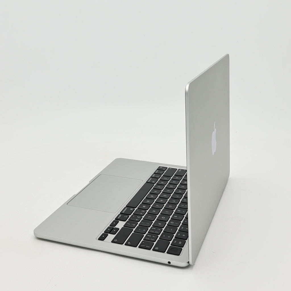 95新 Apple MacBook Air 22年 13寸 M2（8+8核） 16G RAM 256G SSD 銀色