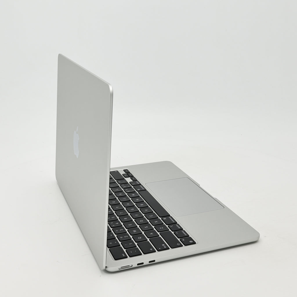 95新 Apple MacBook Air 22年 13寸 M2（8+8核） 16G RAM 256G SSD 銀色