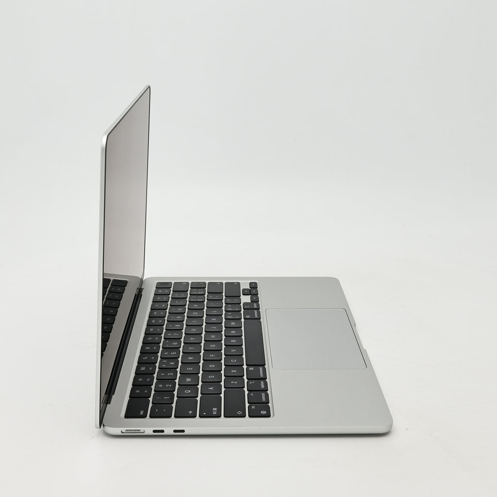 95新 Apple MacBook Air 22年 13寸 M2（8+8核） 16G RAM 256G SSD 銀色