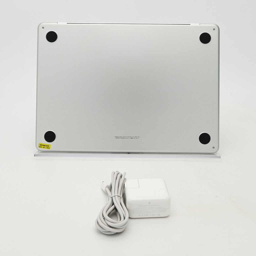 95新 Apple MacBook Air 22年 13寸 M2（8+8核） 16G RAM 256G SSD 銀色