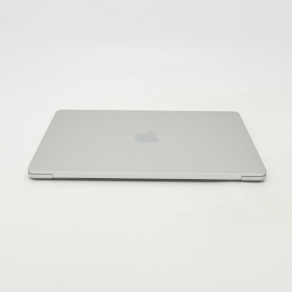 95新 Apple MacBook Air 22年 13寸 M2（8+8核） 16G RAM 256G SSD 銀色