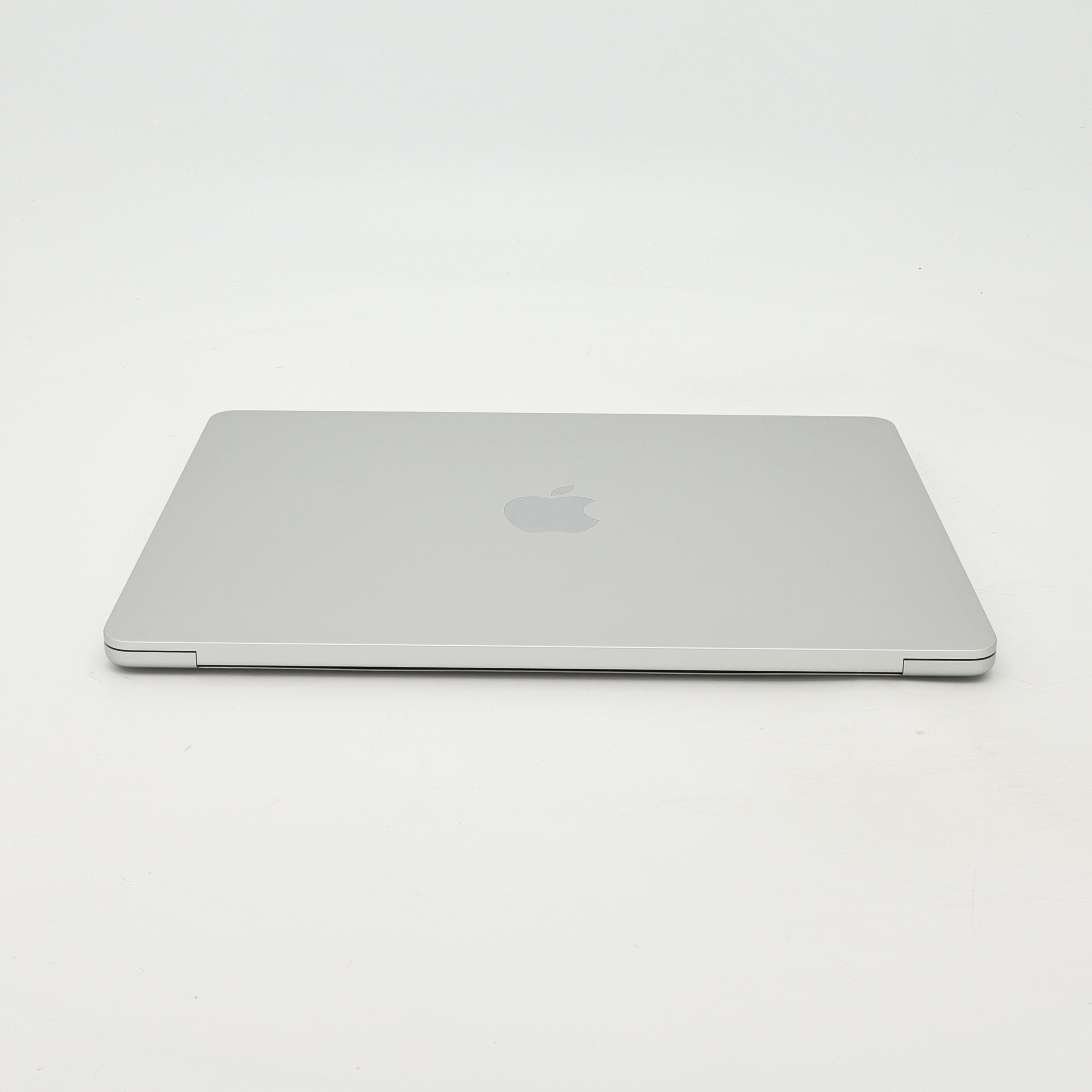 95新 Apple MacBook Air 22年 13寸 M2（8+8核） 16G RAM 256G SSD 銀色