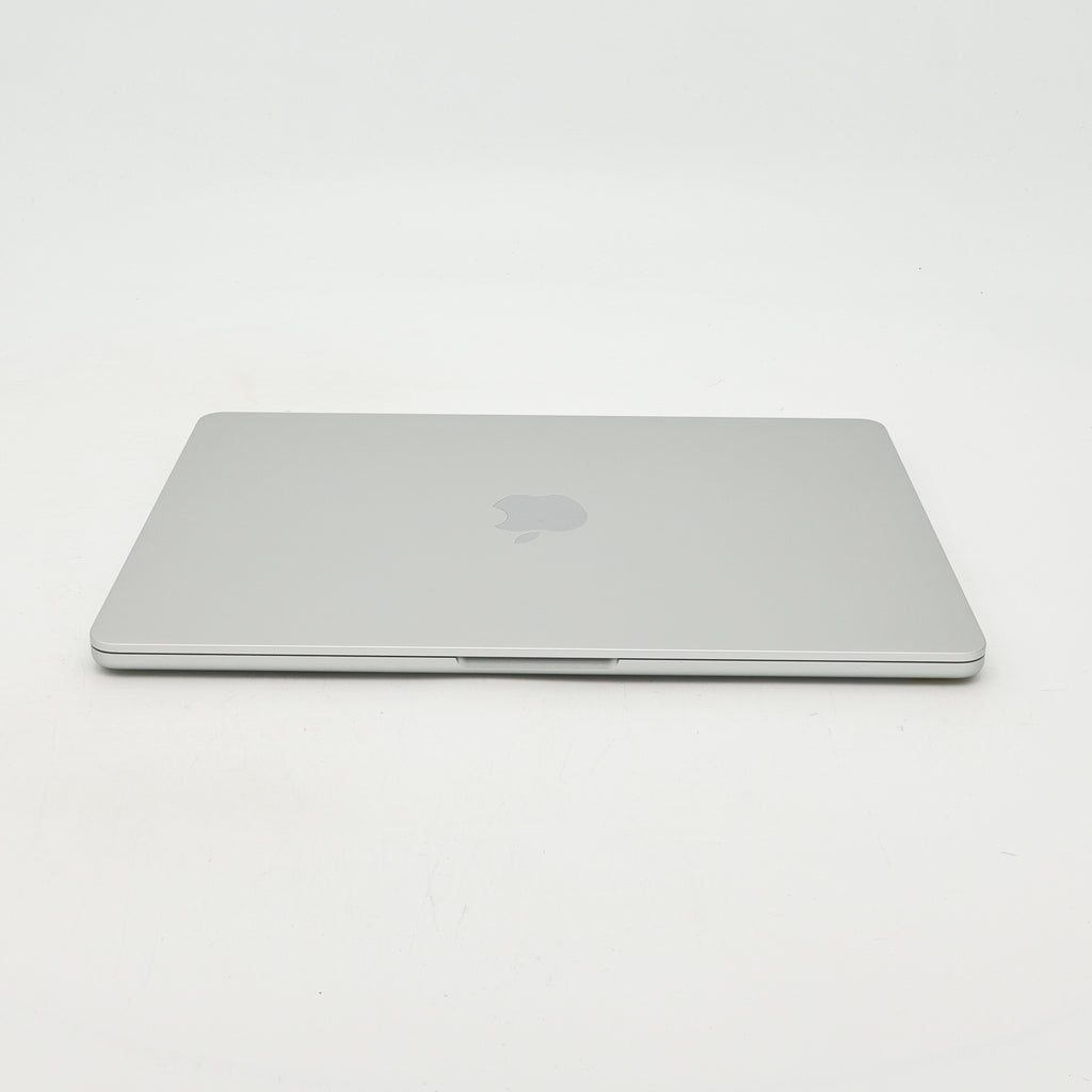 95新 Apple MacBook Air 22年 13寸 M2（8+8核） 16G RAM 256G SSD 銀色