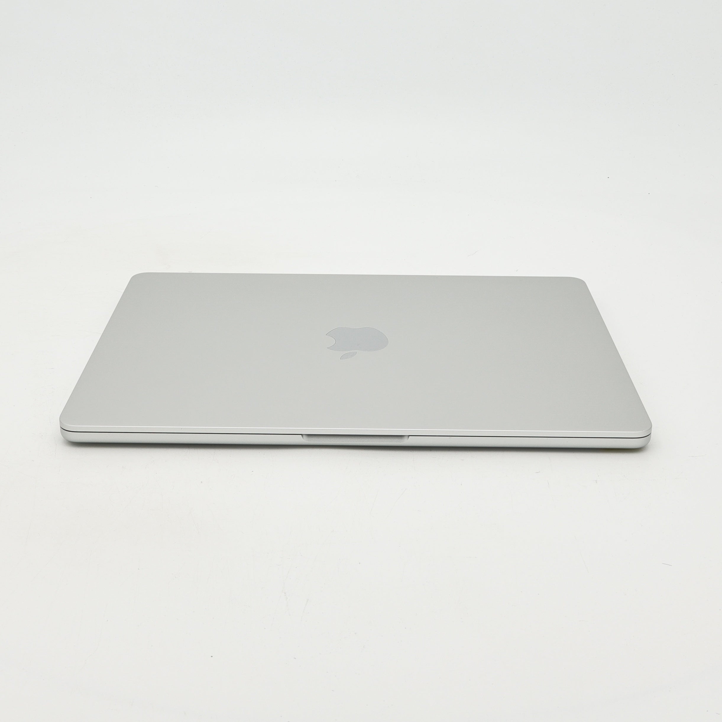 95新 Apple MacBook Air 22年 13寸 M2（8+8核） 16G RAM 256G SSD 銀色