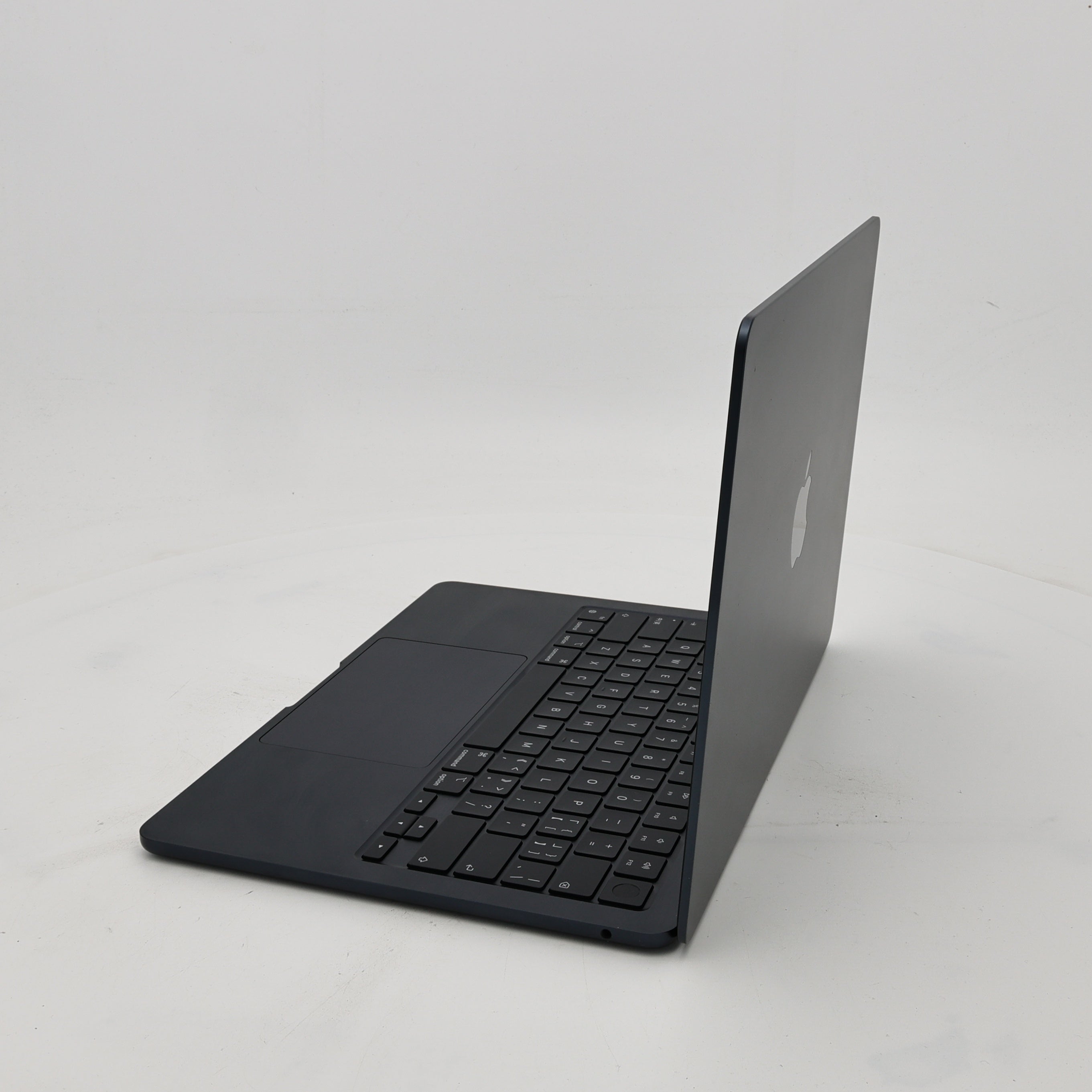 95新 Apple MacBook Air 22年 13寸 M2（8+8核） 8G RAM 256G SSD 午夜色