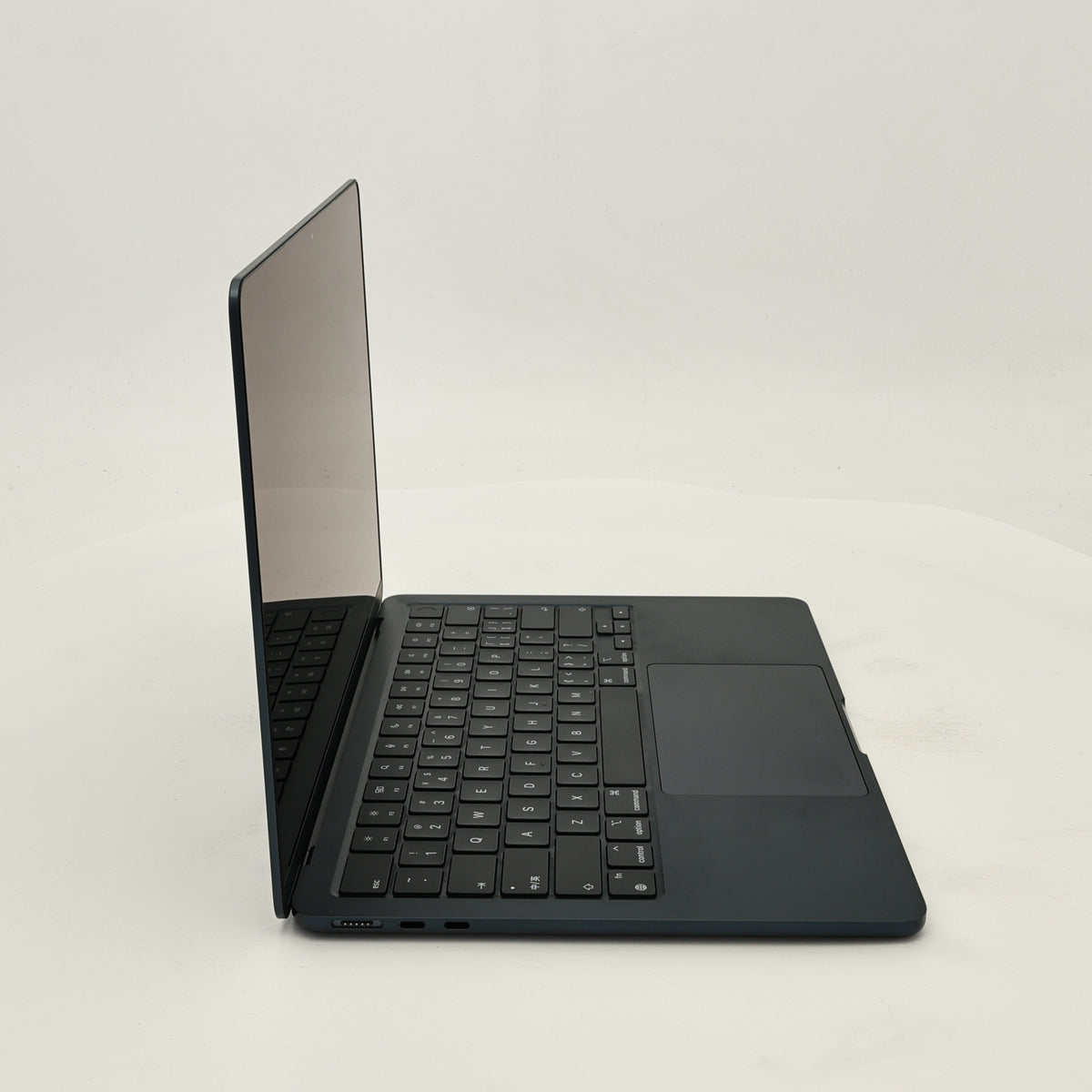 95新 Apple MacBook Air 22年 13寸 M2（8+8核） 16G RAM 256G SSD 午夜色