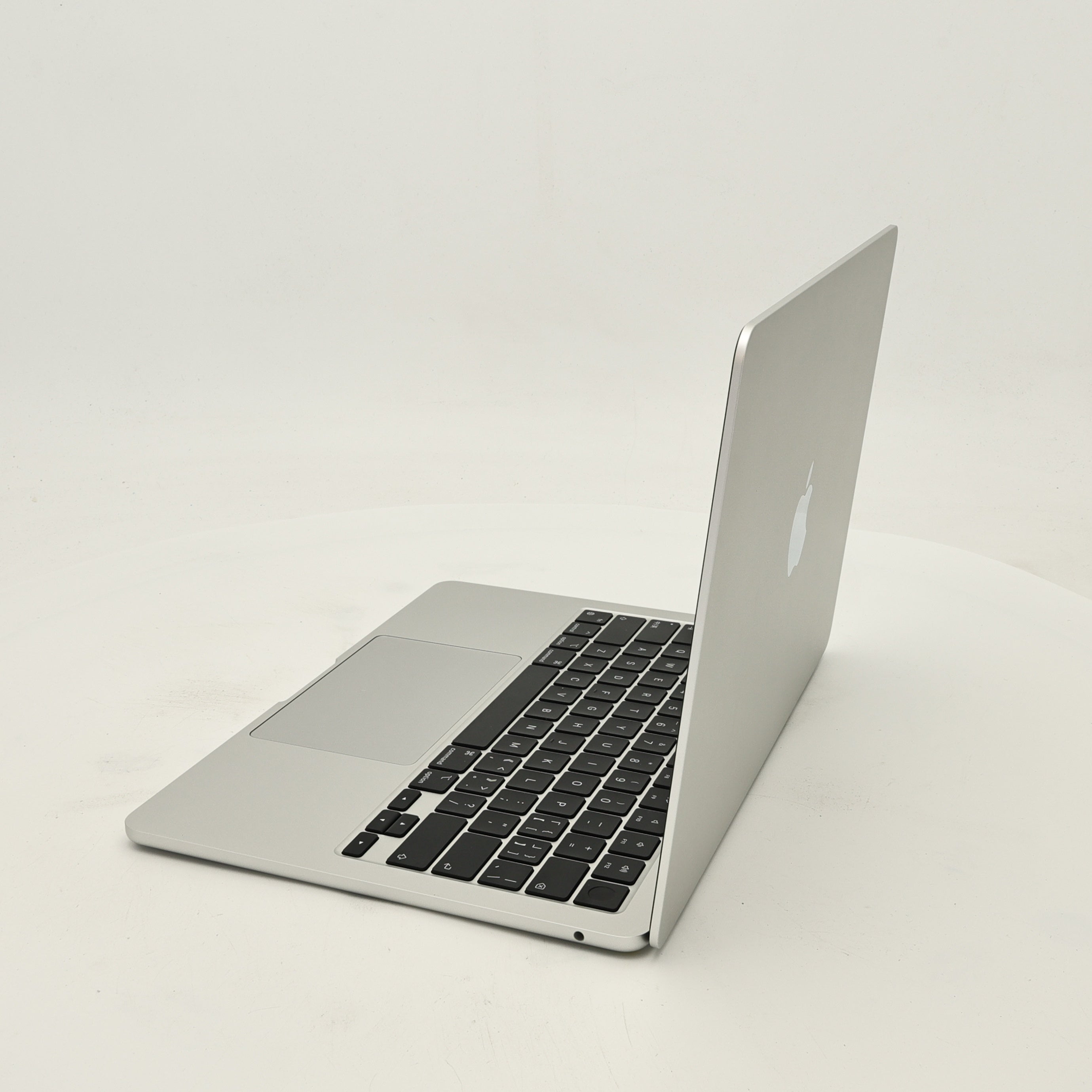 95新 Apple MacBook Air 22年 13寸 M2（8+10核） 8G RAM 512G SSD 銀色