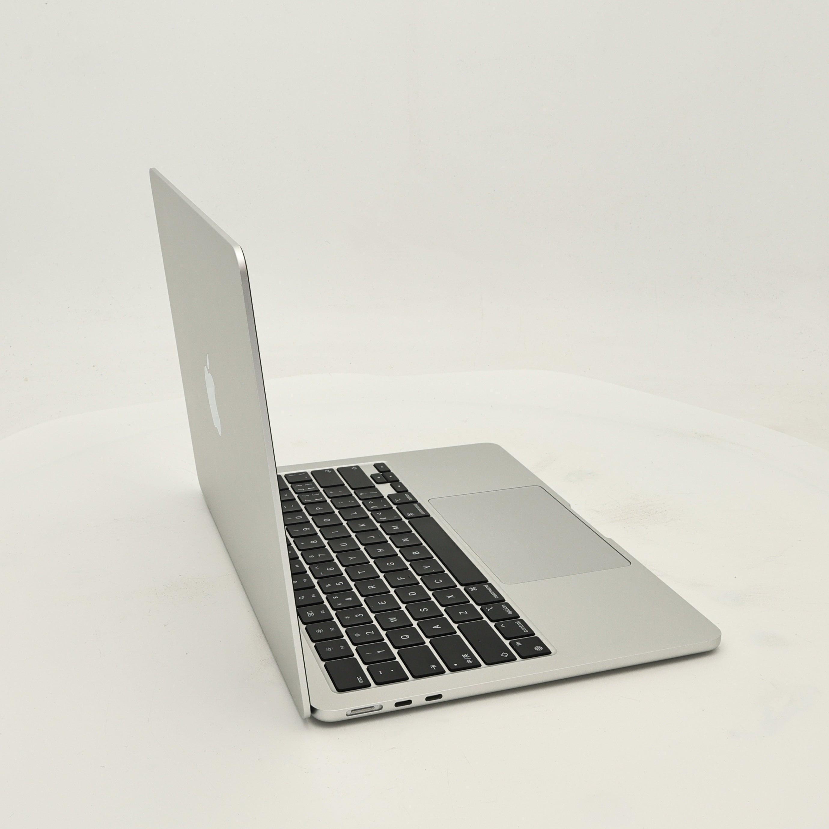 95新 Apple MacBook Air 22年 13寸 M2（8+10核） 8G RAM 512G SSD 銀色