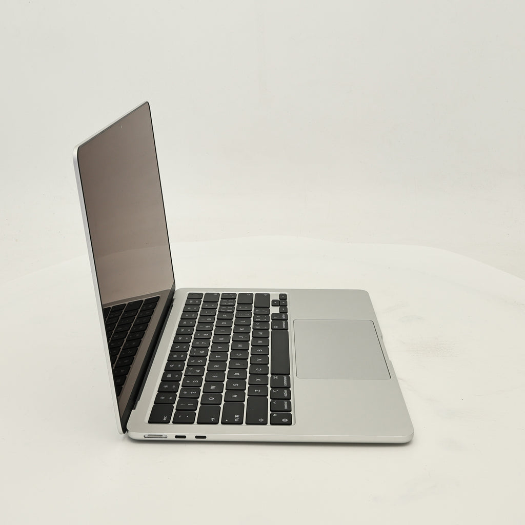 95新 Apple MacBook Air 22年 13寸 M2（8+10核） 8G RAM 512G SSD 銀色