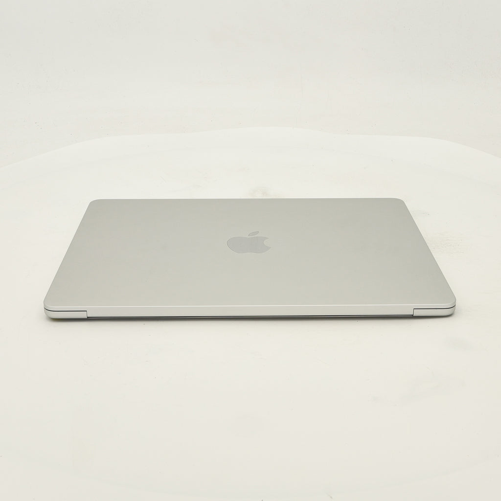 95新 Apple MacBook Air 22年 13寸 M2（8+10核） 8G RAM 512G SSD 銀色