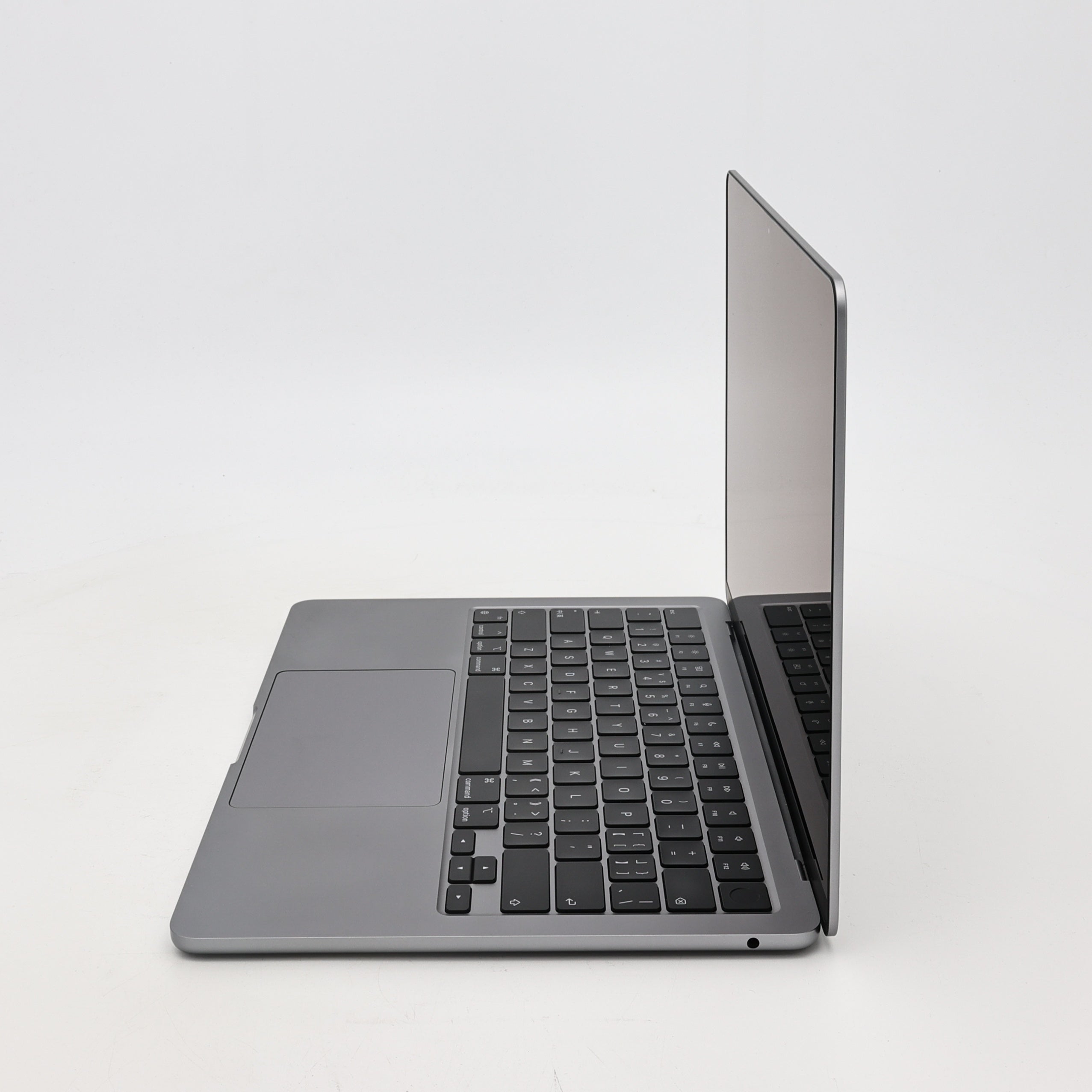 95新 Apple MacBook Air 22年 13寸 M2（8+8核） 8G RAM 256G SSD 深空灰色