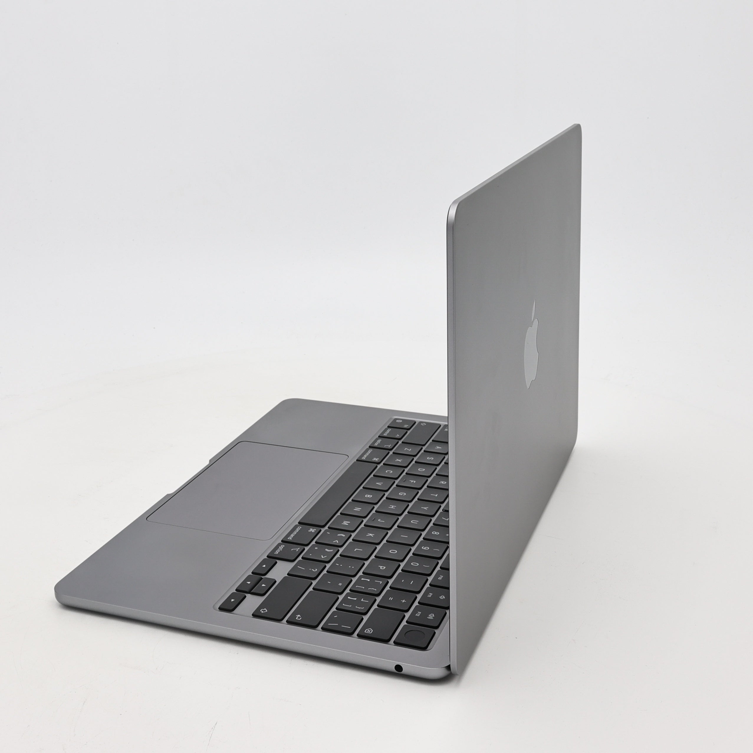 95新 Apple MacBook Air 22年 13寸 M2（8+8核） 8G RAM 256G SSD 深空灰色