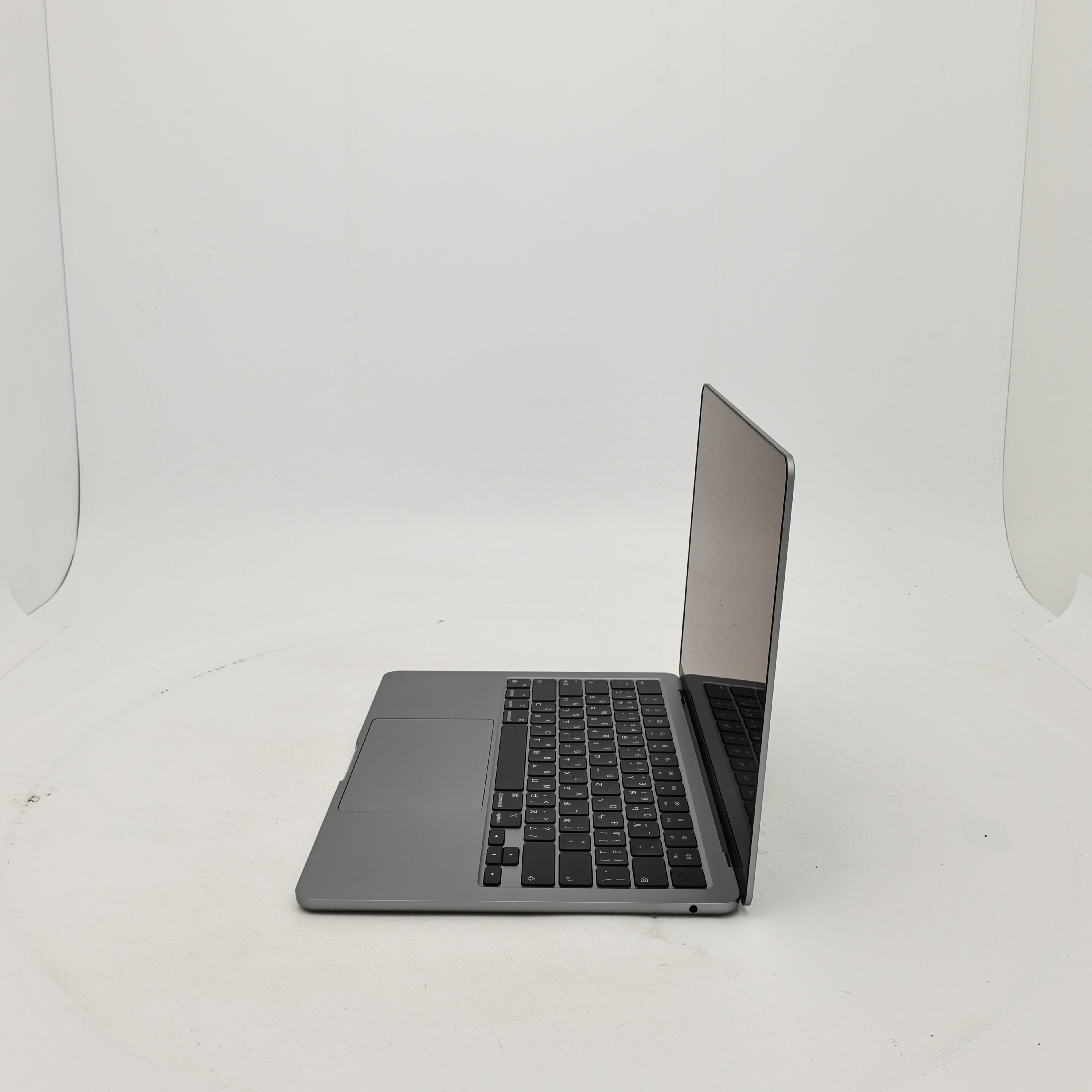 95新 Apple MacBook Air 22年 13寸 M2（8+8核） 8G RAM 256G SSD 深空灰色