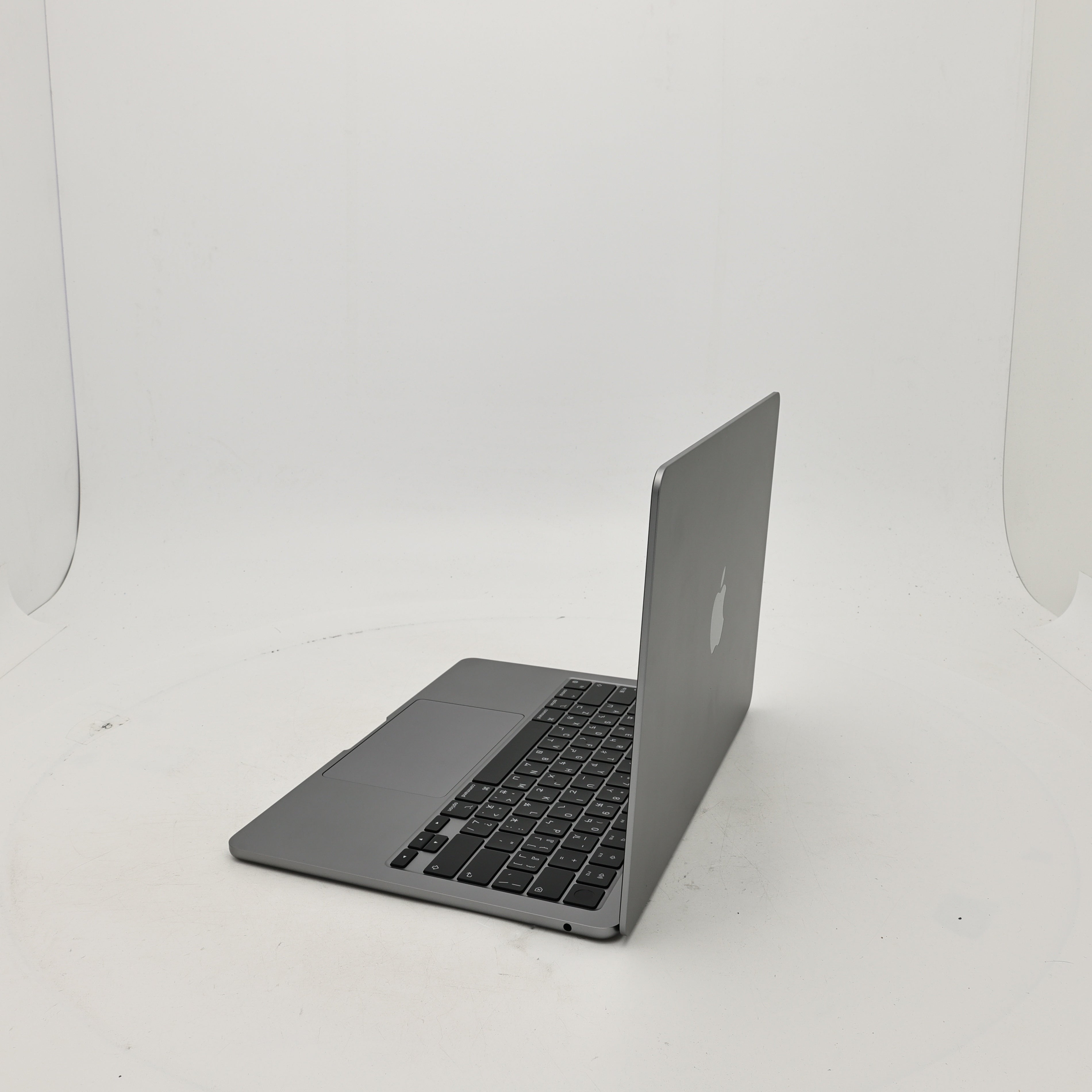 95新 Apple MacBook Air 22年 13寸 M2（8+8核） 8G RAM 256G SSD 深空灰色