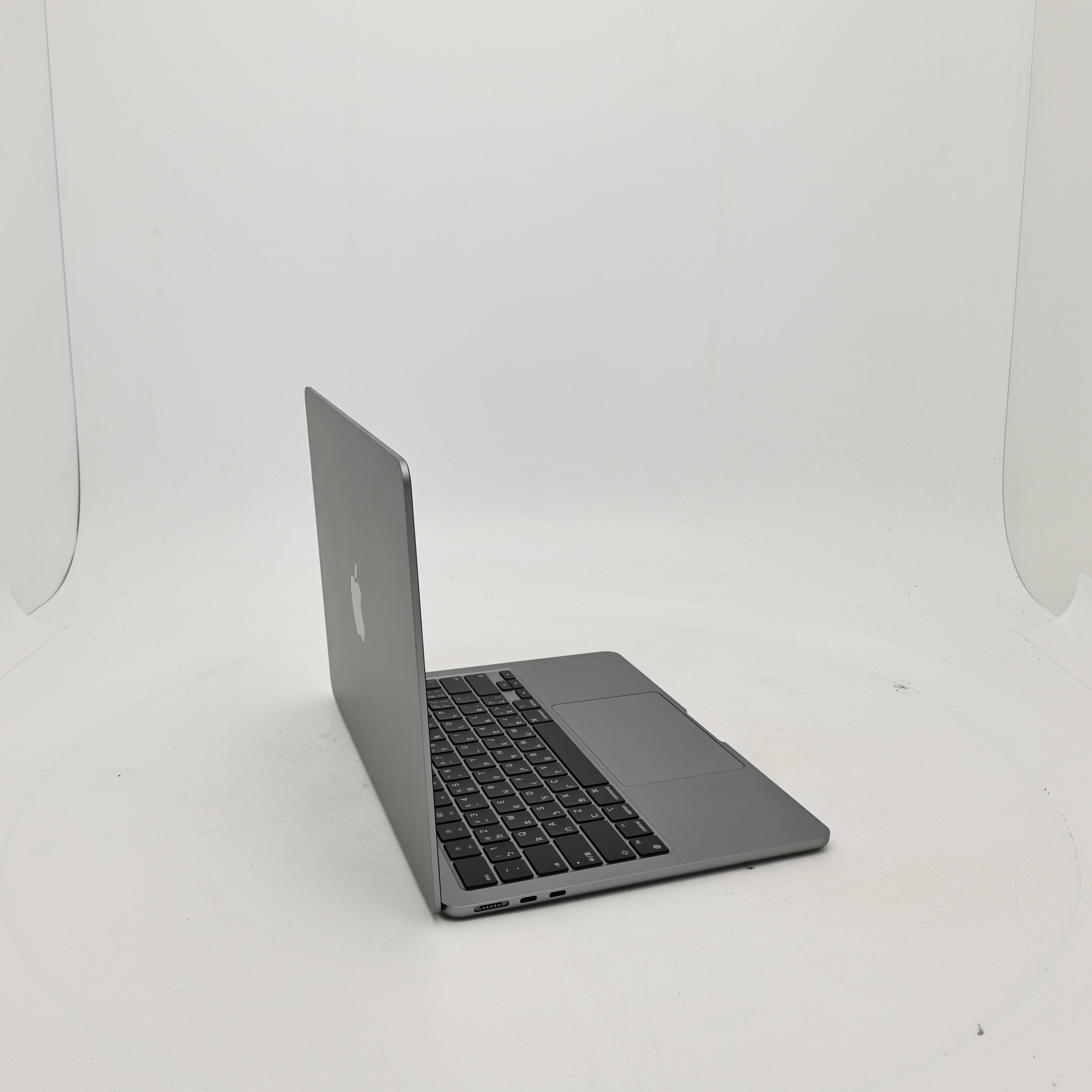 95新 Apple MacBook Air 22年 13寸 M2（8+8核） 8G RAM 256G SSD 深空灰色