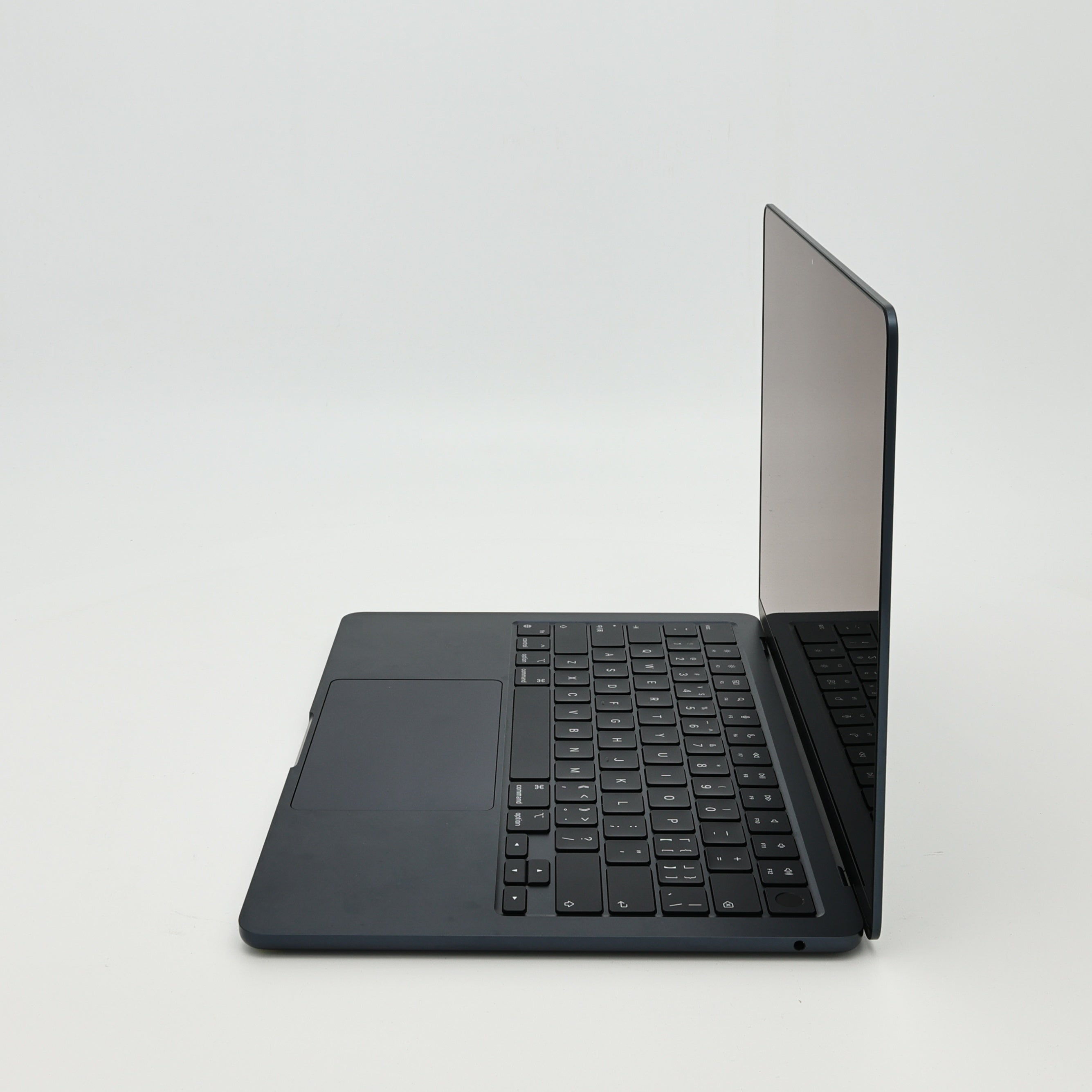 95新 Apple MacBook Air 22年 13寸 M2（8+8核） 16G RAM 256G SSD 午夜色