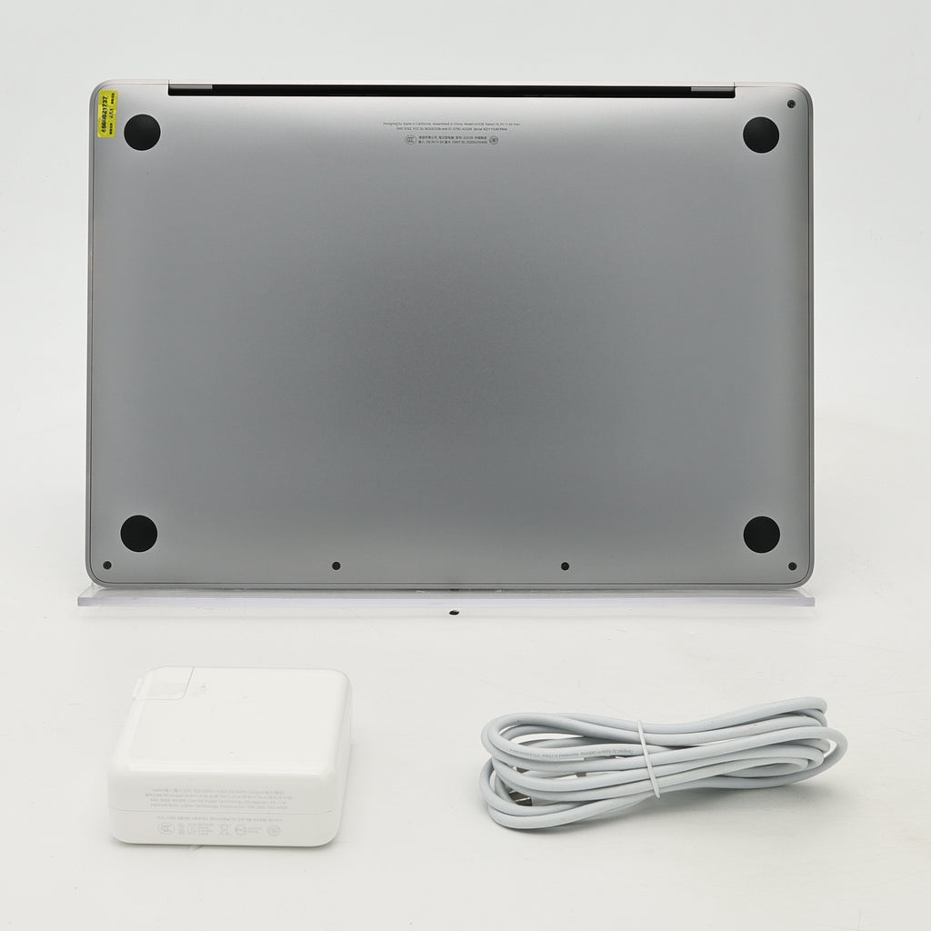 95新 Apple MacBook Pro 22年 13寸 M2（8+10核） 8G RAM 512G SSD 深空灰色