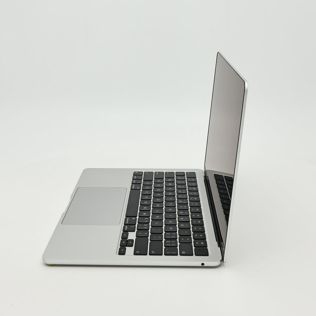 95新 Apple MacBook Air 22年 13寸 M2（8+8核） 8G RAM 256G SSD 銀色