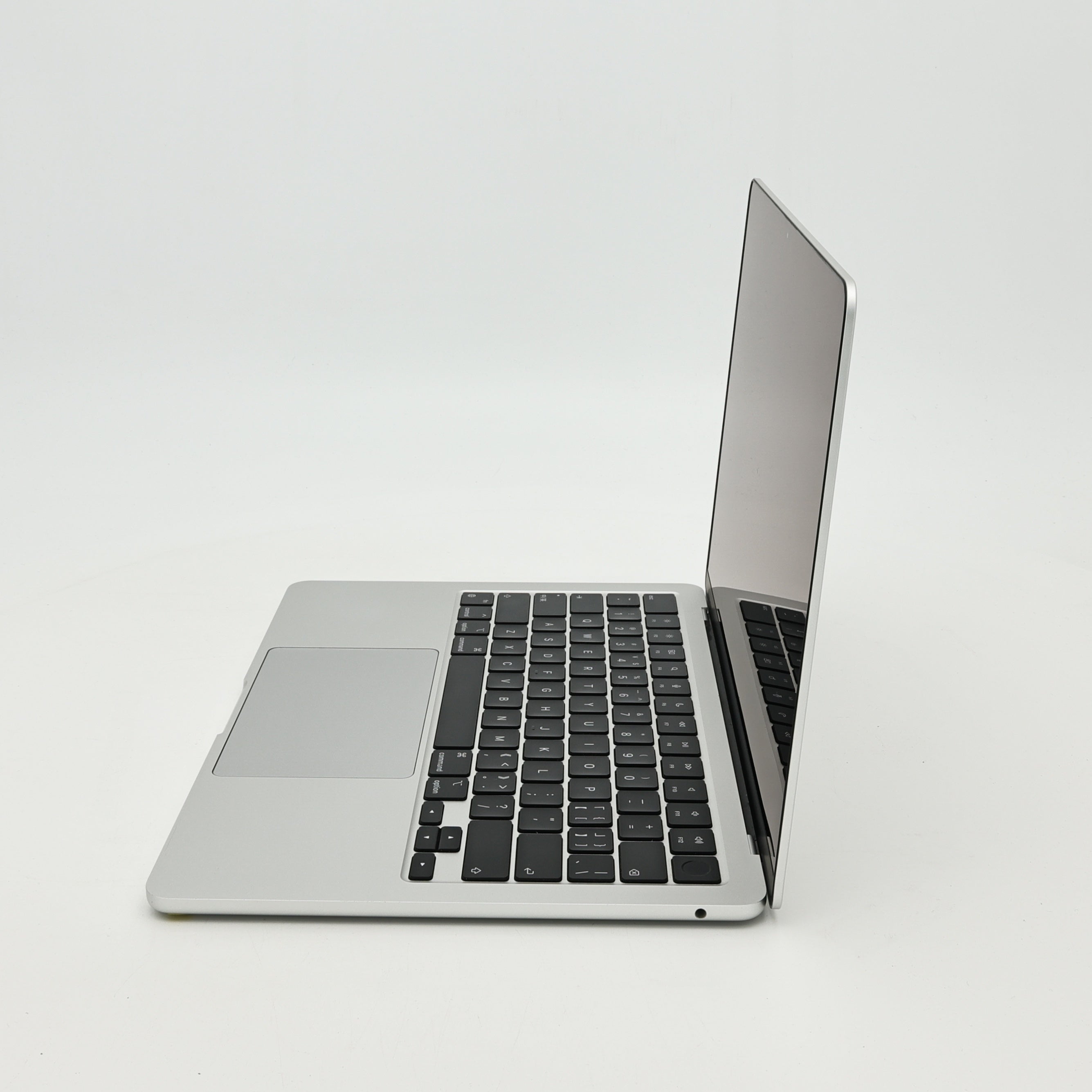 95新 Apple MacBook Air 22年 13寸 M2（8+8核） 8G RAM 256G SSD 銀色