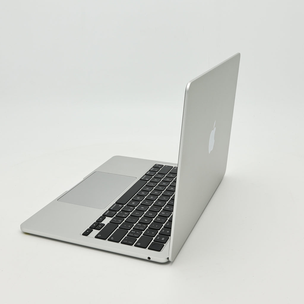 95新 Apple MacBook Air 22年 13寸 M2（8+8核） 8G RAM 256G SSD 銀色