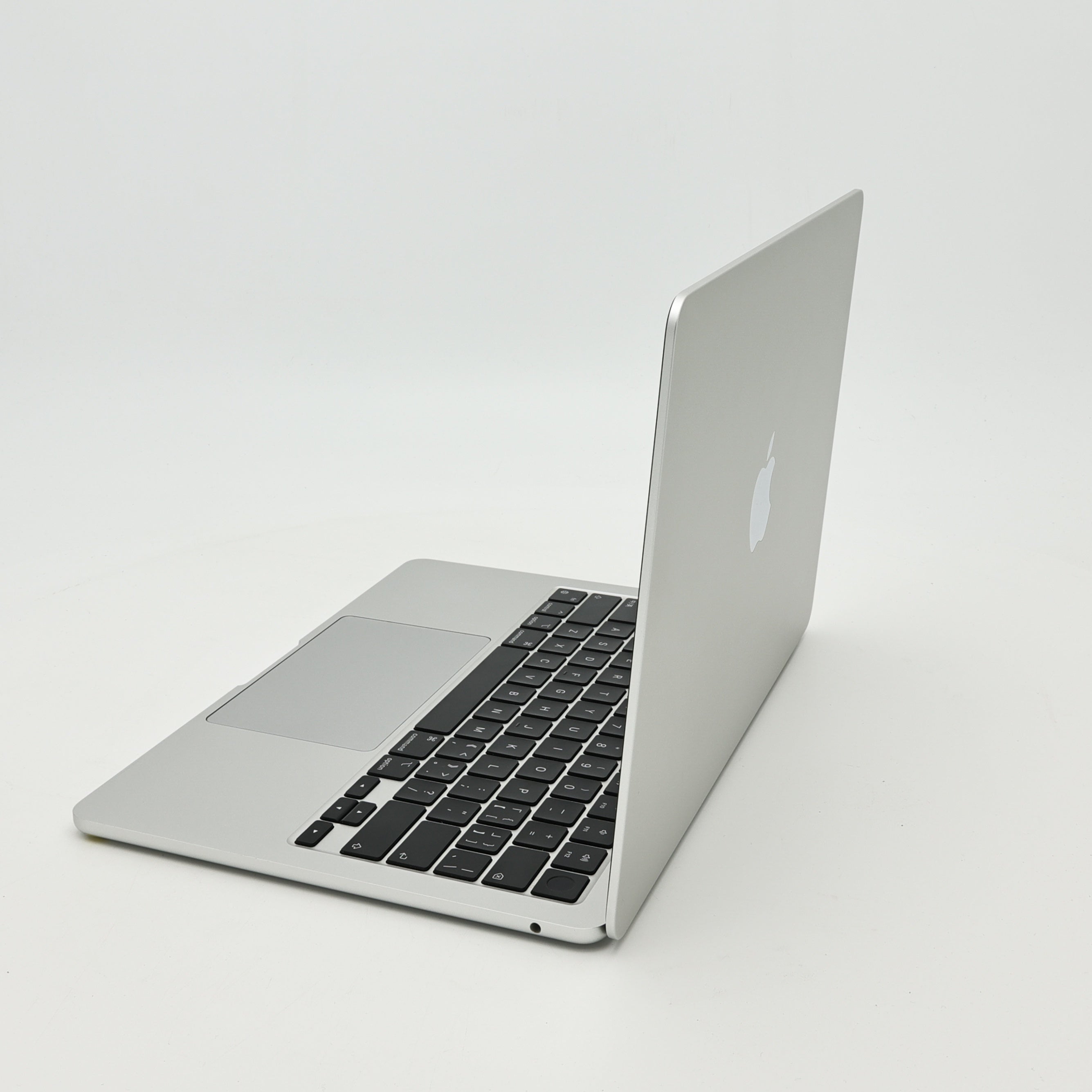 95新 Apple MacBook Air 22年 13寸 M2（8+8核） 8G RAM 256G SSD 銀色