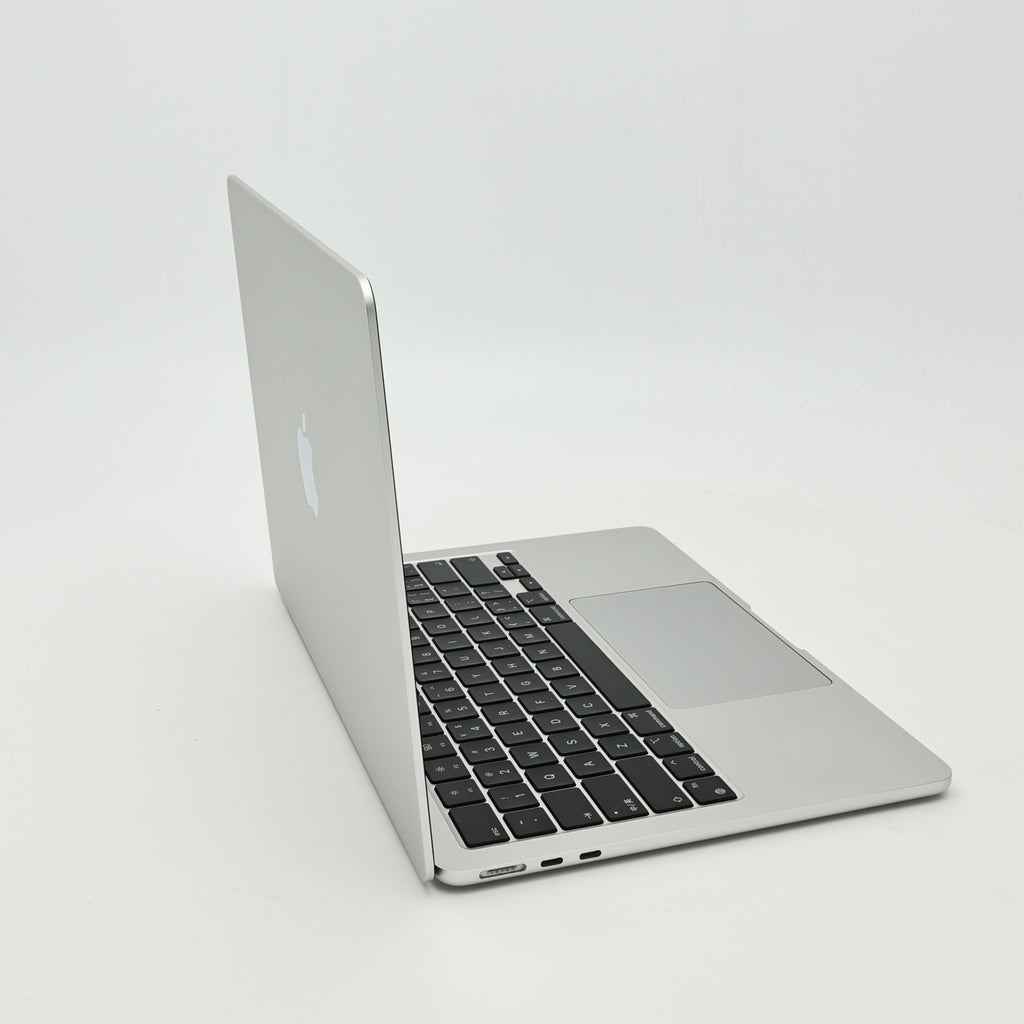 95新 Apple MacBook Air 22年 13寸 M2（8+8核） 8G RAM 256G SSD 銀色