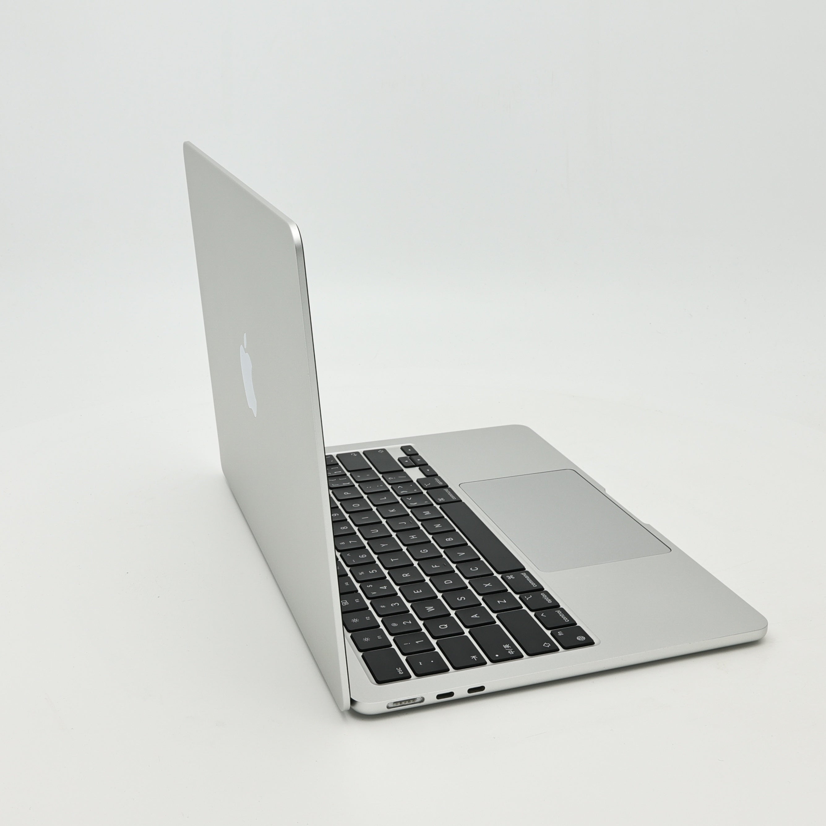95新 Apple MacBook Air 22年 13寸 M2（8+8核） 8G RAM 256G SSD 銀色