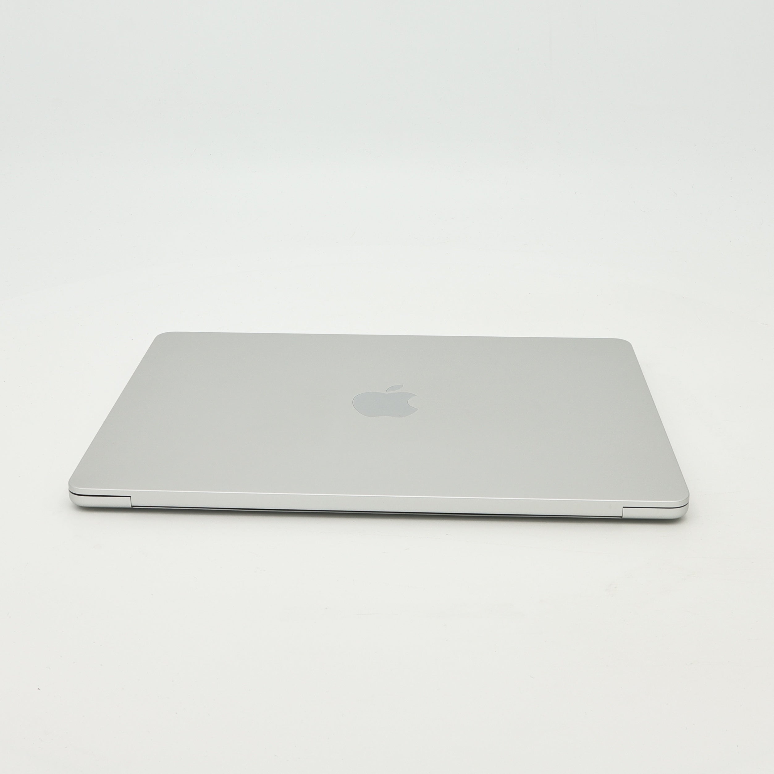 95新 Apple MacBook Air 22年 13寸 M2（8+8核） 8G RAM 256G SSD 銀色