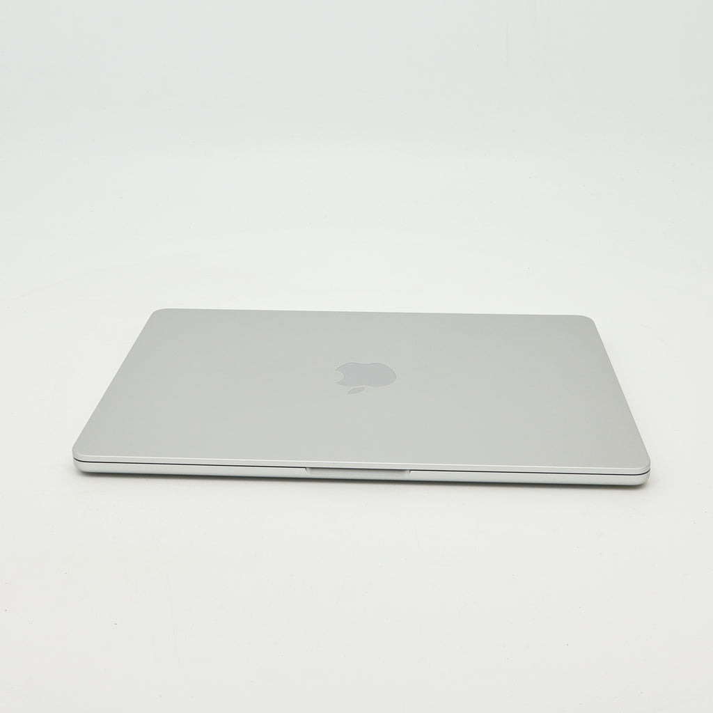 95新 Apple MacBook Air 22年 13寸 M2（8+8核） 8G RAM 256G SSD 銀色