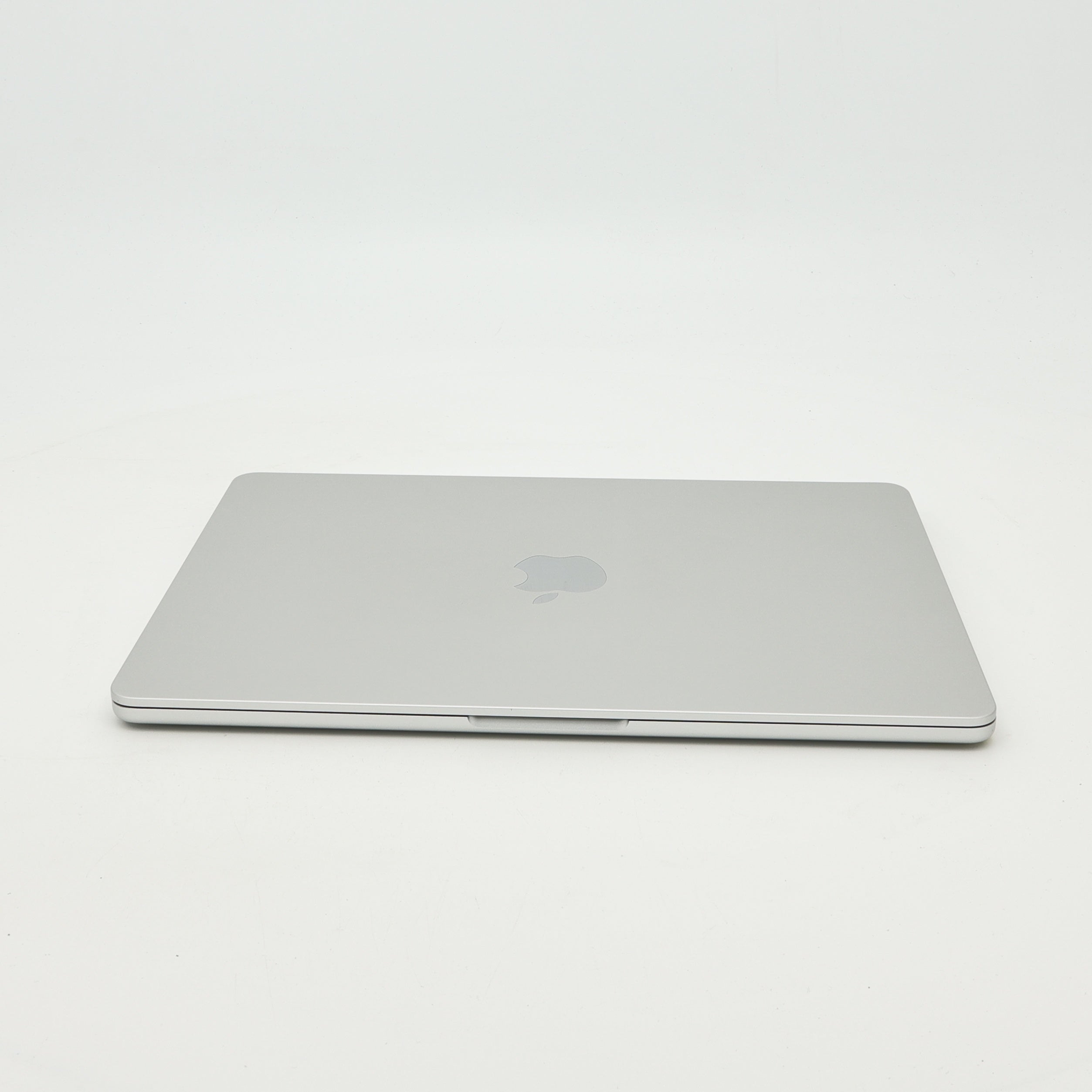 95新 Apple MacBook Air 22年 13寸 M2（8+8核） 8G RAM 256G SSD 銀色