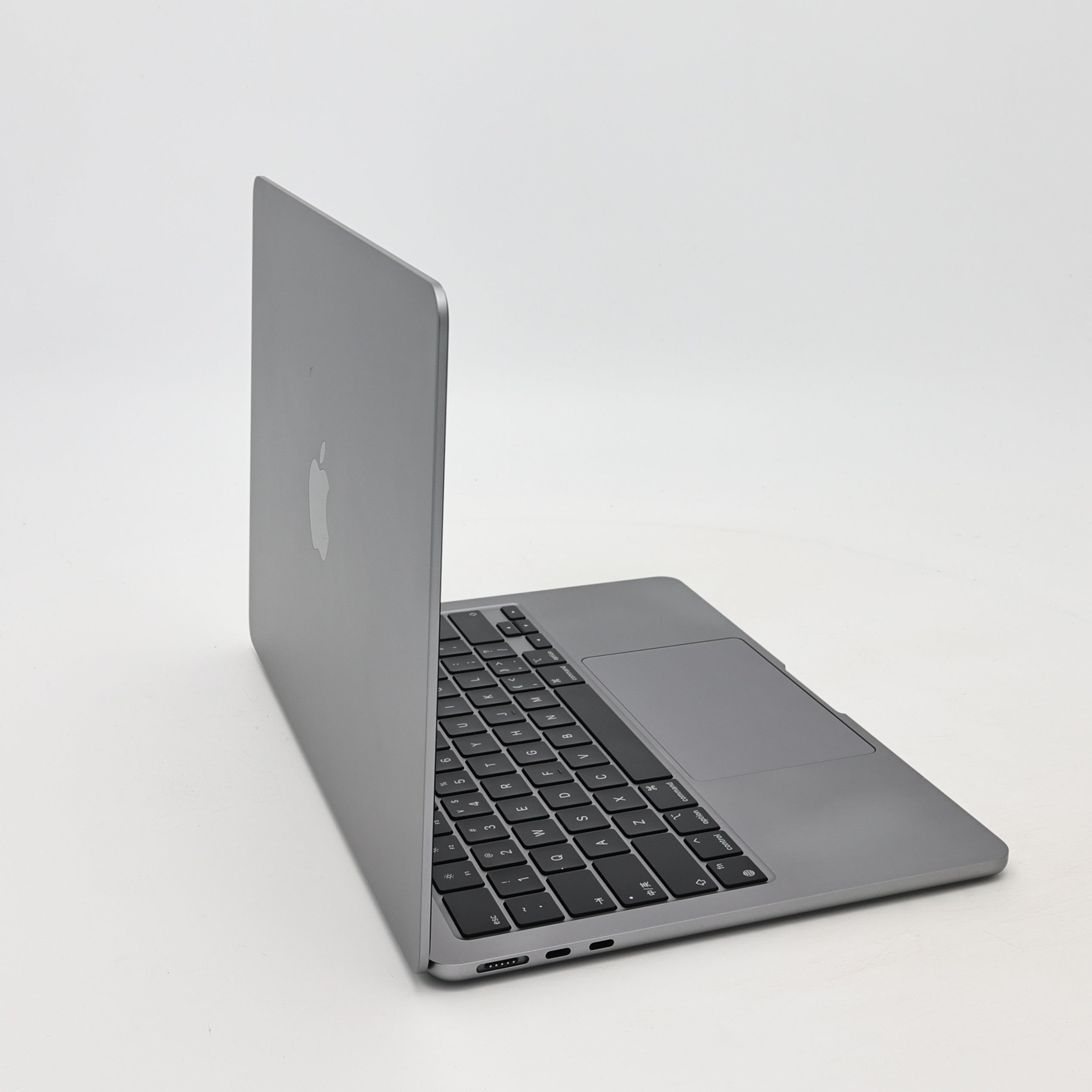95新 Apple MacBook Air 22年 13寸 M2（8+8核） 8G RAM 256G SSD 深空灰色