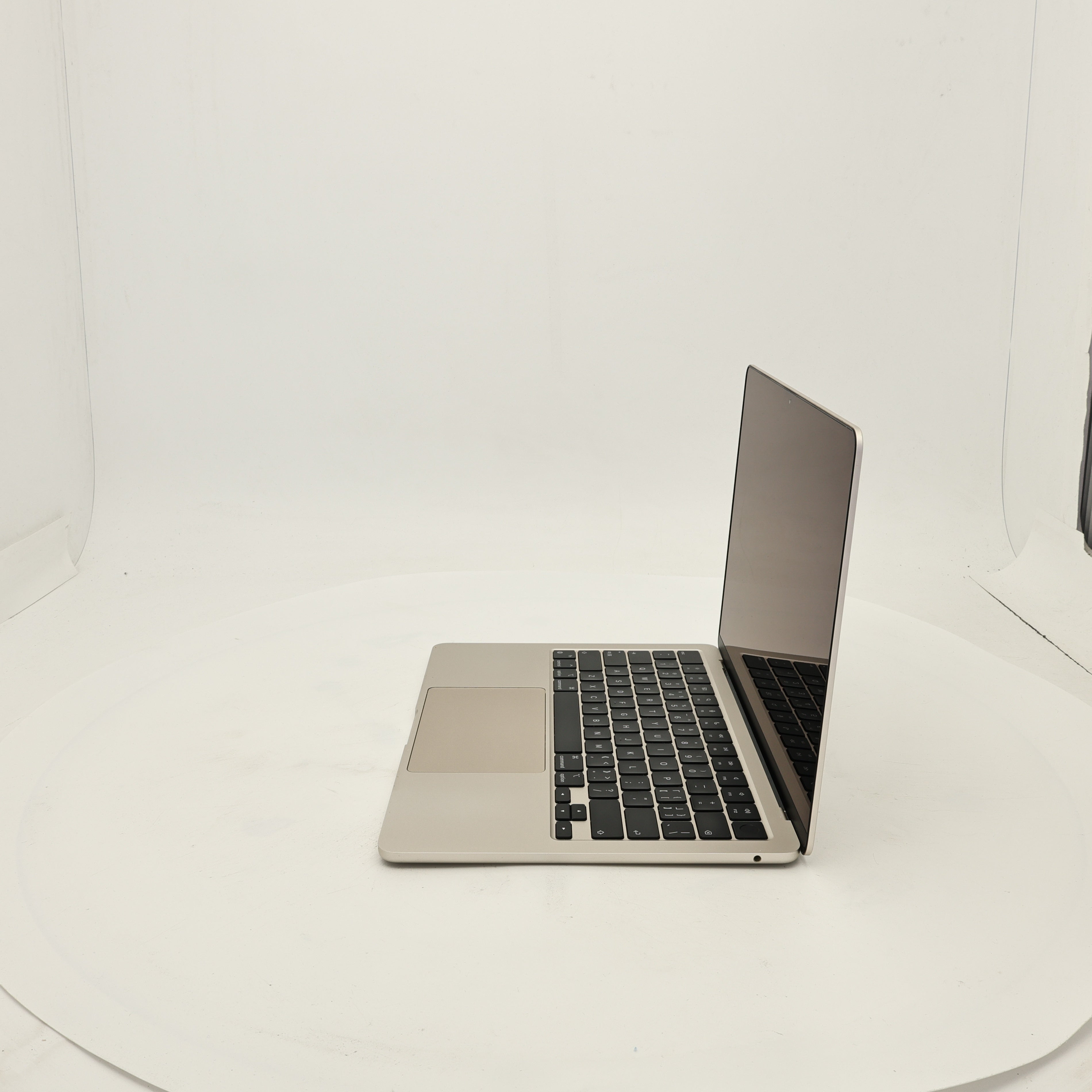 95新 Apple MacBook Air 22年 13寸 M2（8+8核） 8G RAM 256G SSD 星光色