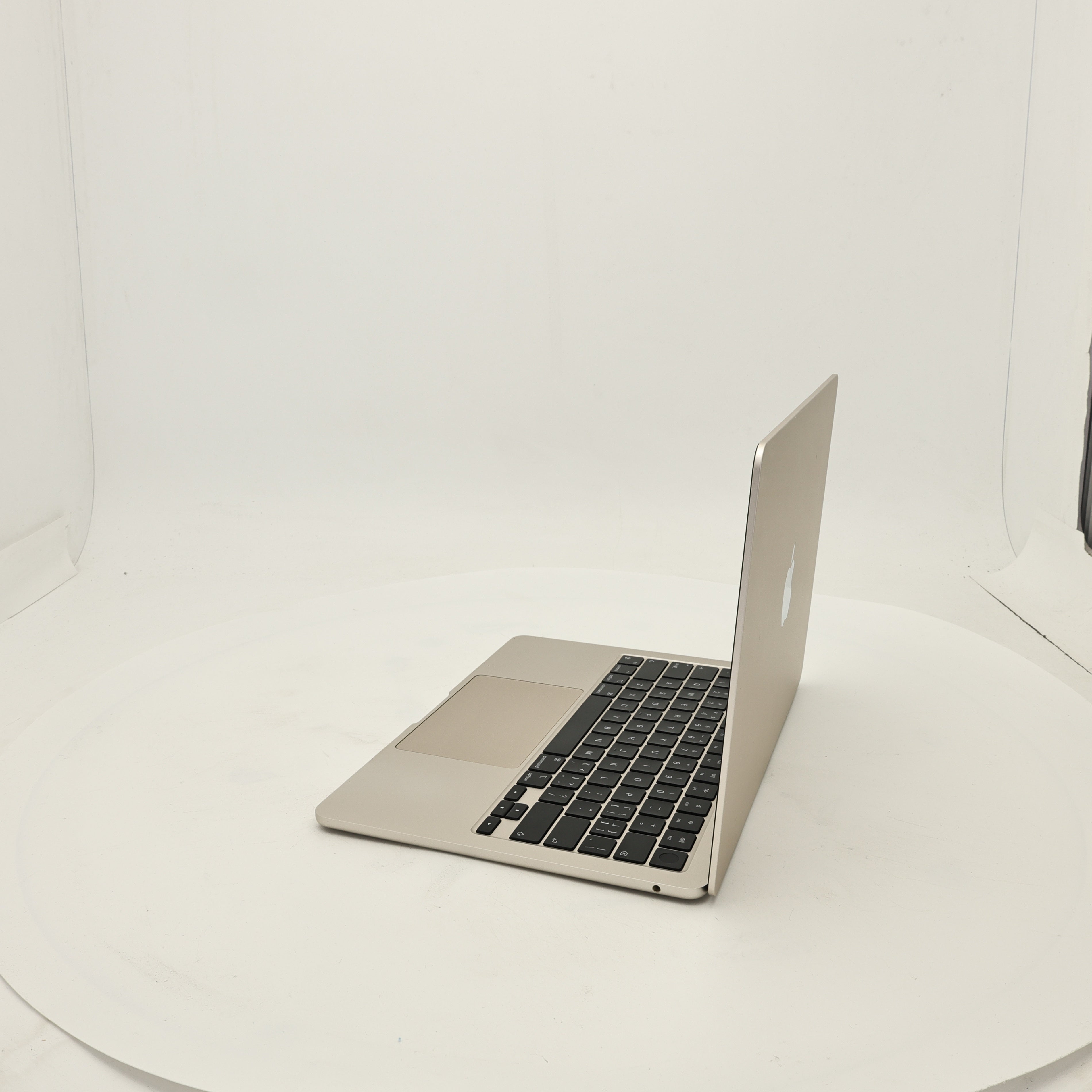95新 Apple MacBook Air 22年 13寸 M2（8+8核） 8G RAM 256G SSD 星光色